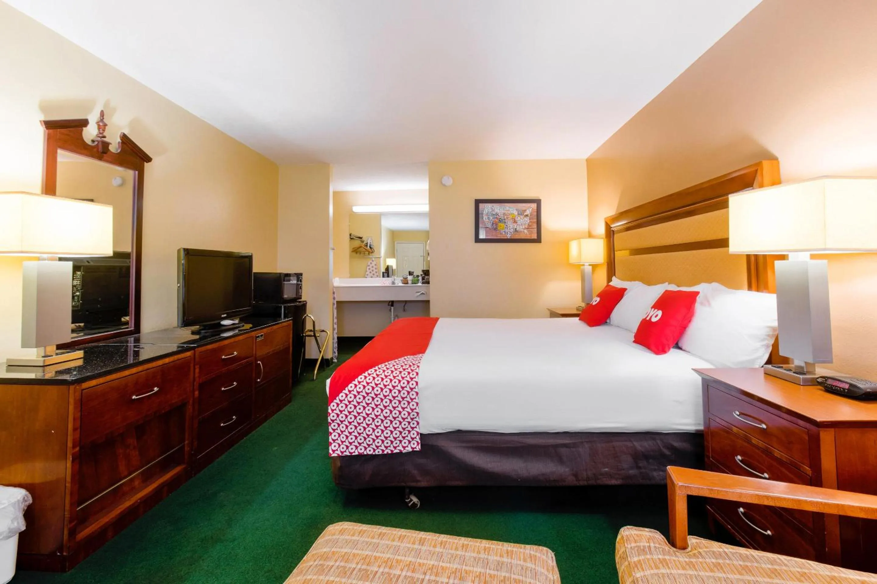 Bedroom in OYO Hotel Lebanon MO I-44