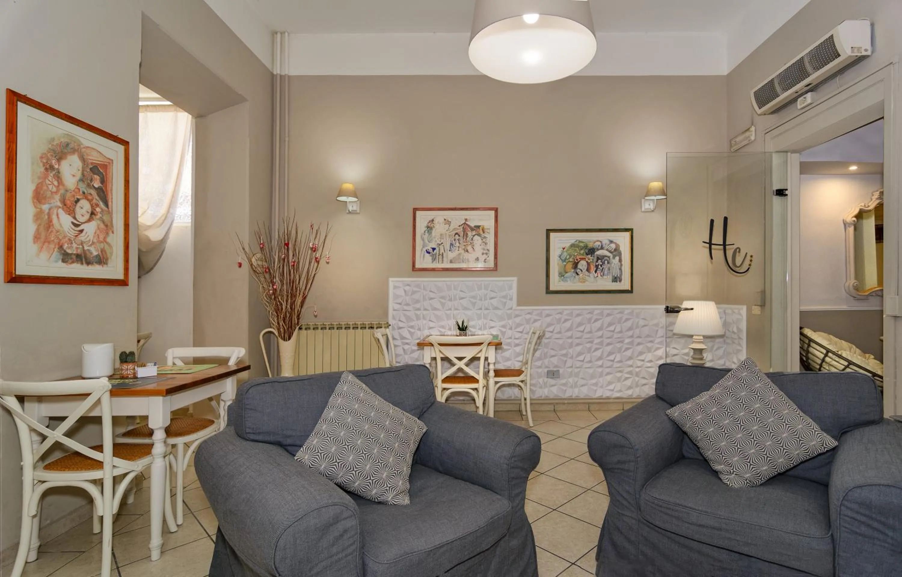 Communal lounge/ TV room in City Hotel