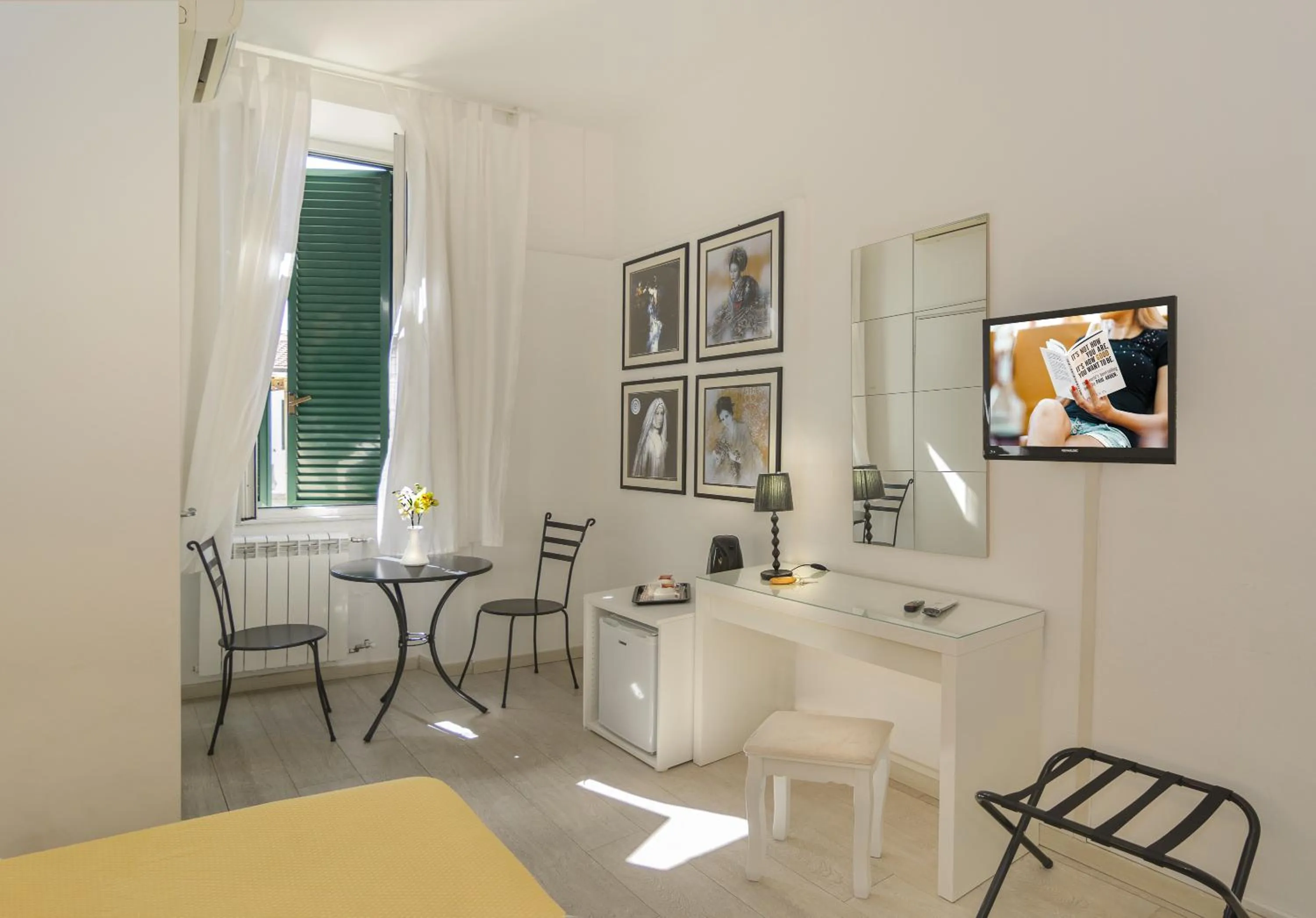 Photo of the whole room in City Hotel