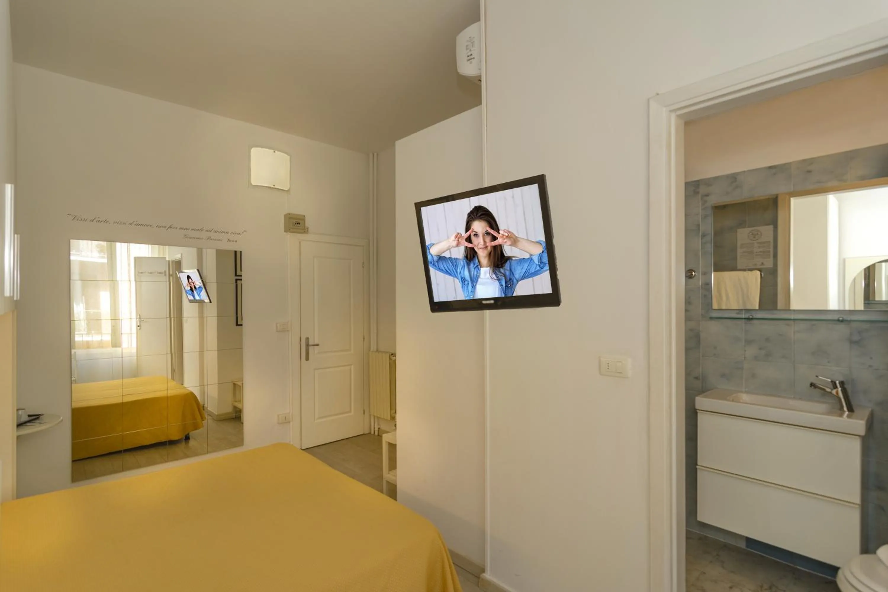 TV and multimedia, Bed in City Hotel