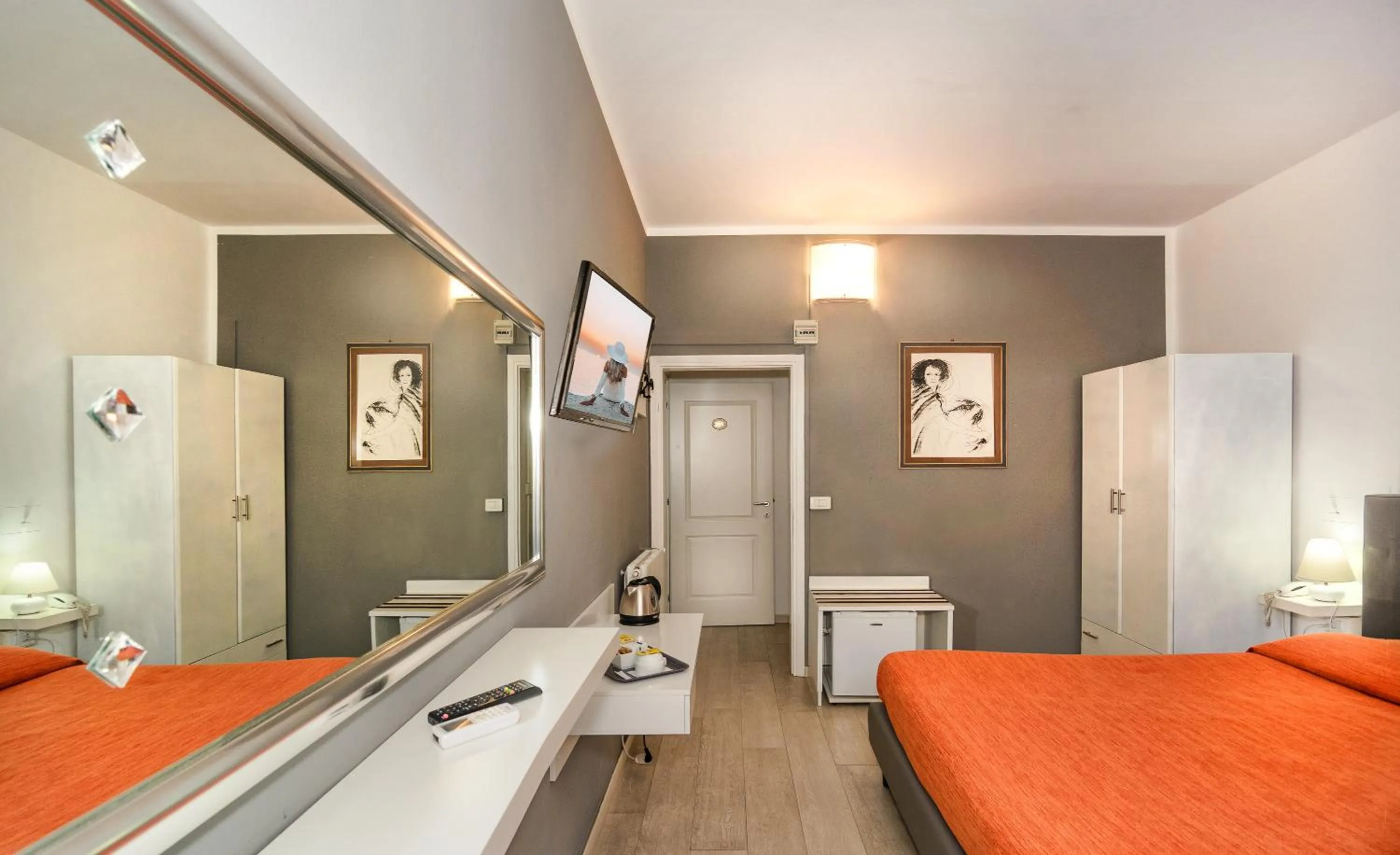 Photo of the whole room, Bed in City Hotel