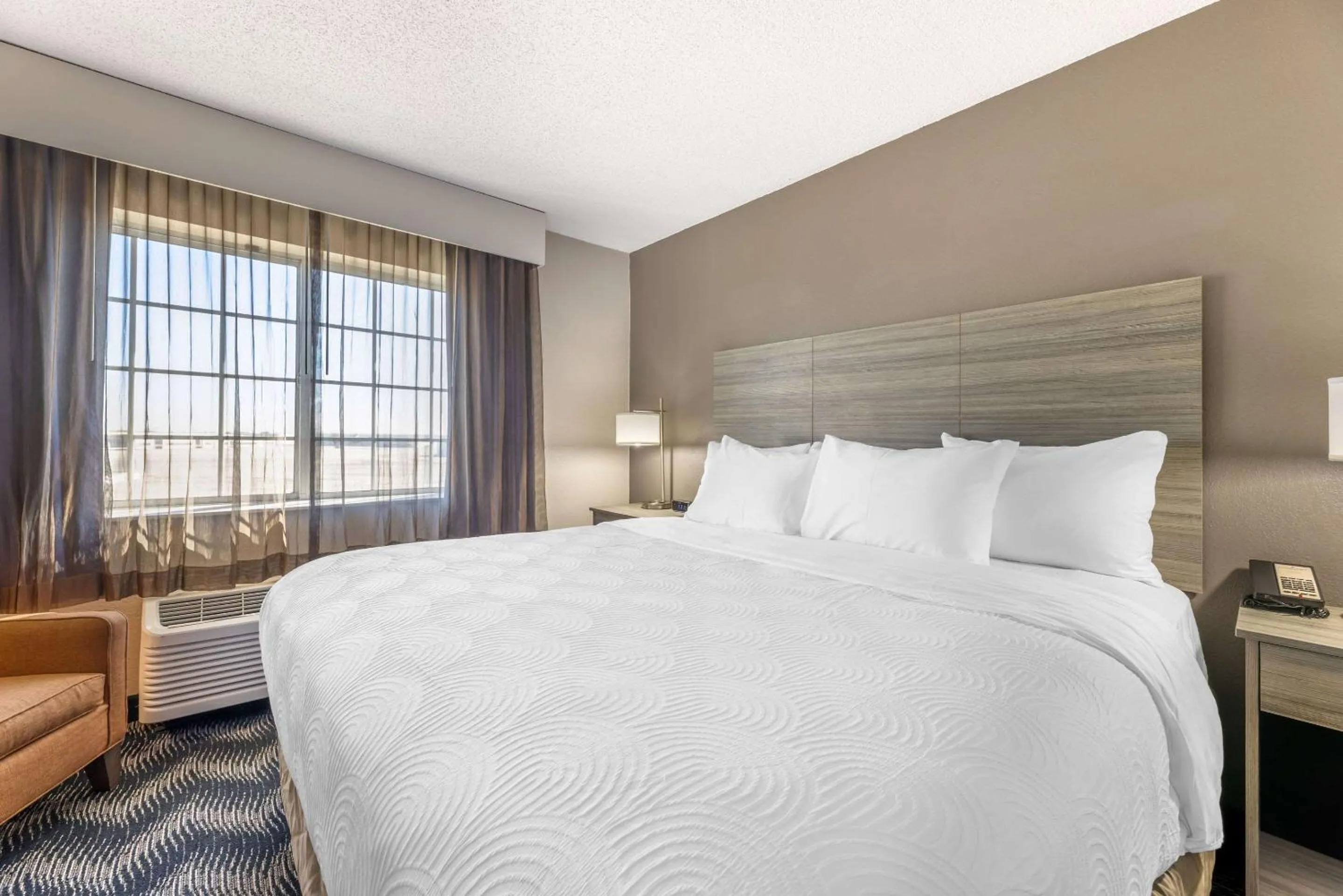 Bedroom, Bed in Country Inn & Suites by Radisson Bolingbrook, I-55