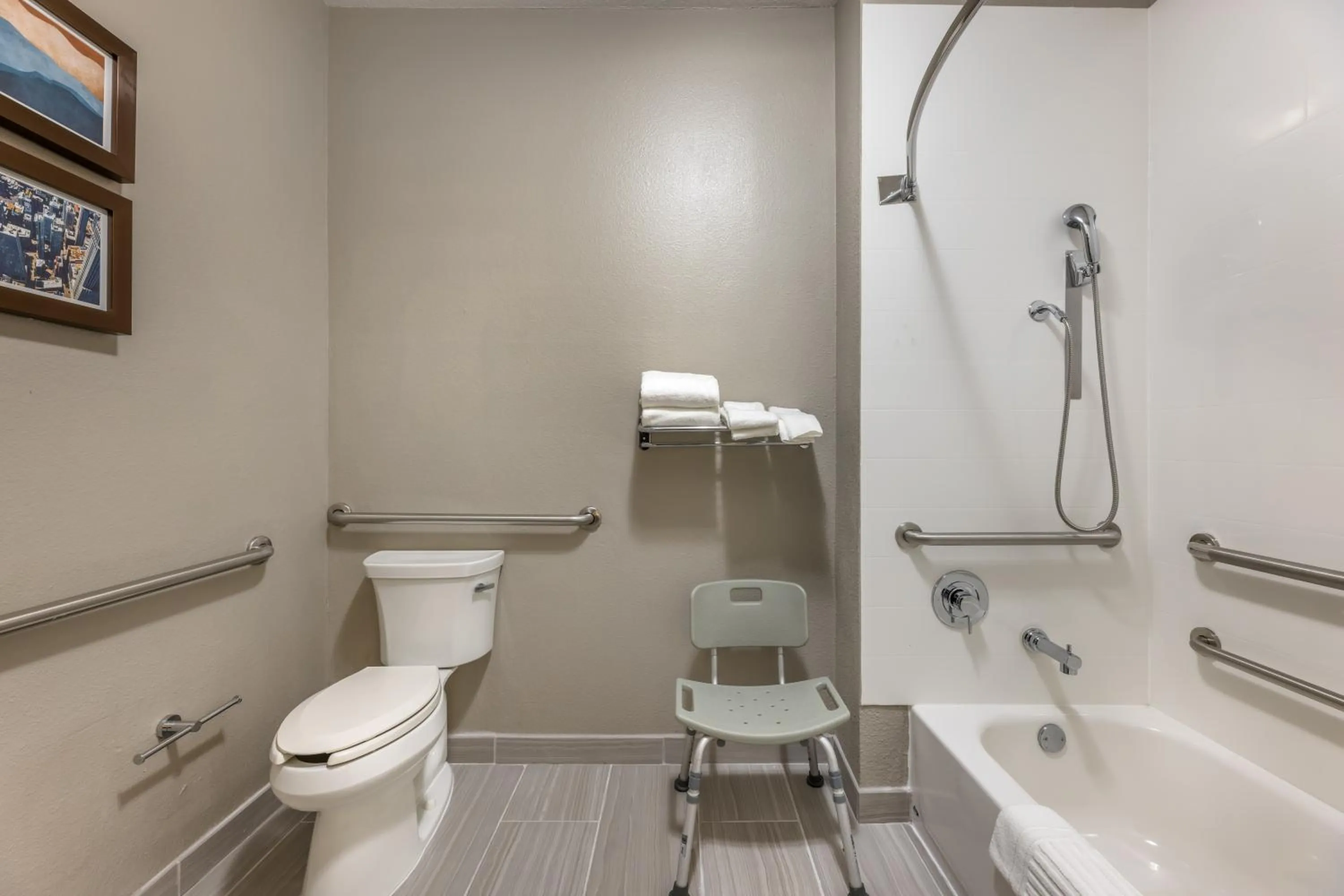 Bathroom in Country Inn & Suites by Radisson Bolingbrook, I-55