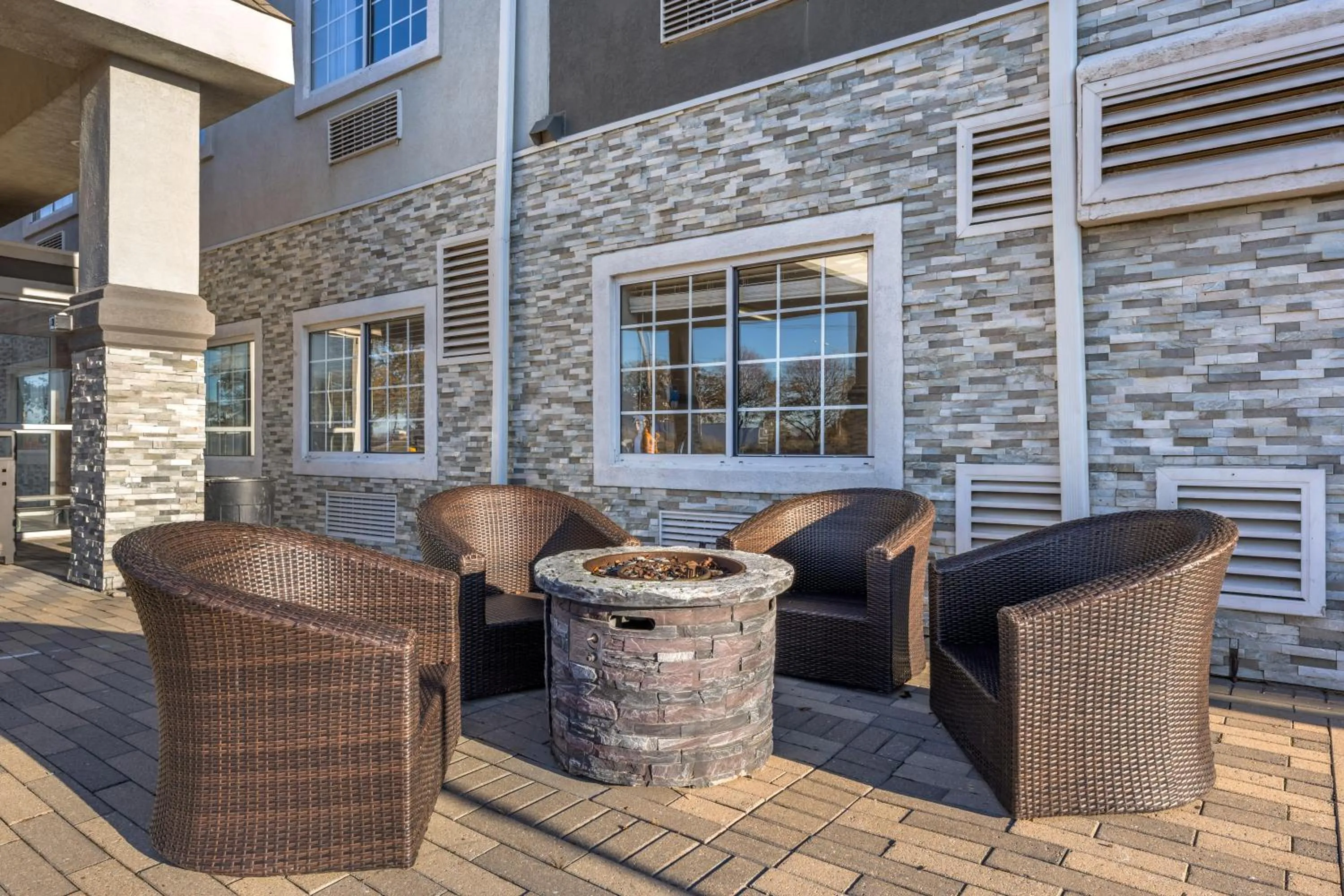 Patio in Country Inn & Suites by Radisson Bolingbrook, I-55