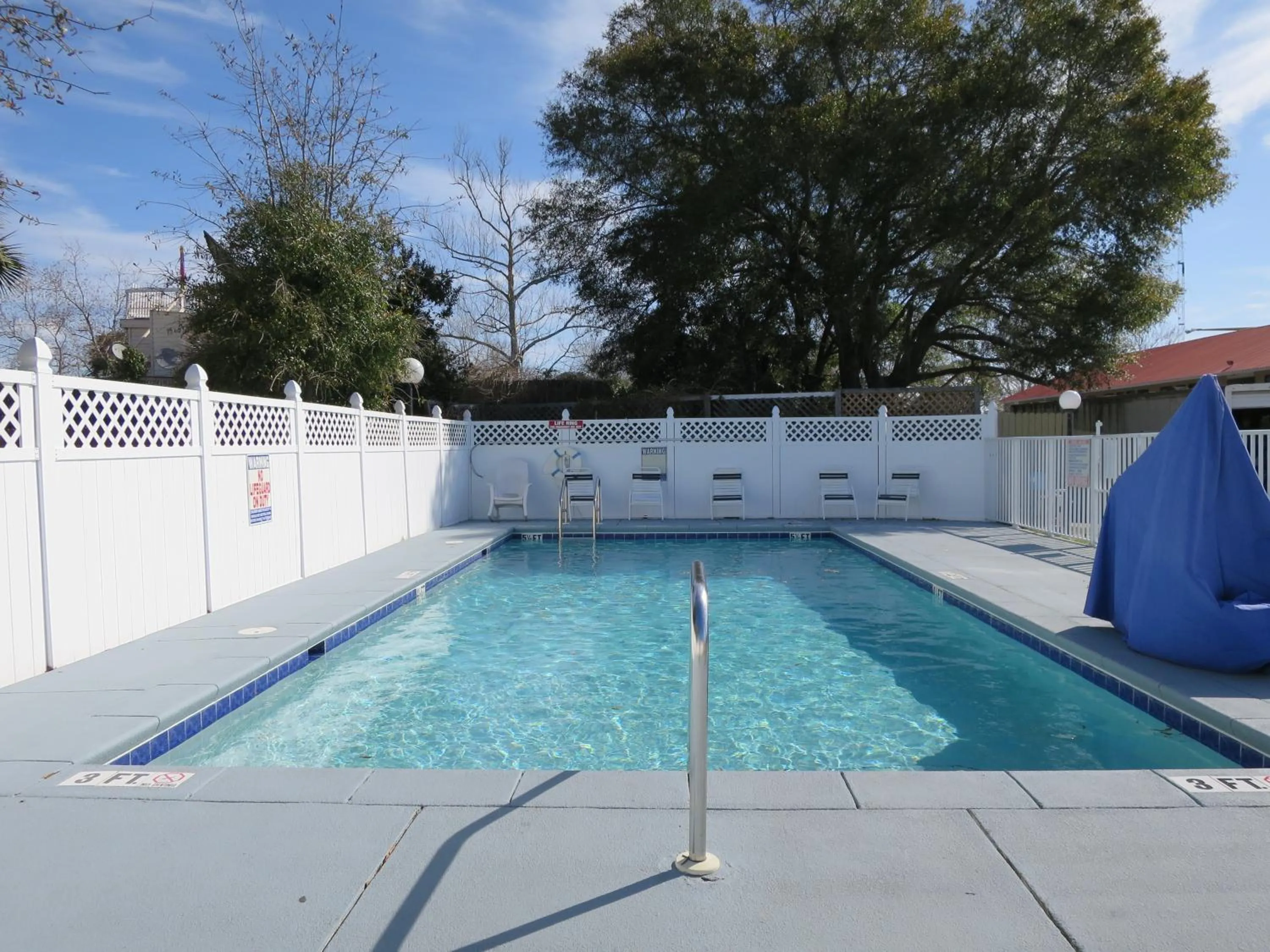 Swimming pool in Executive Inn - Panama City Beach