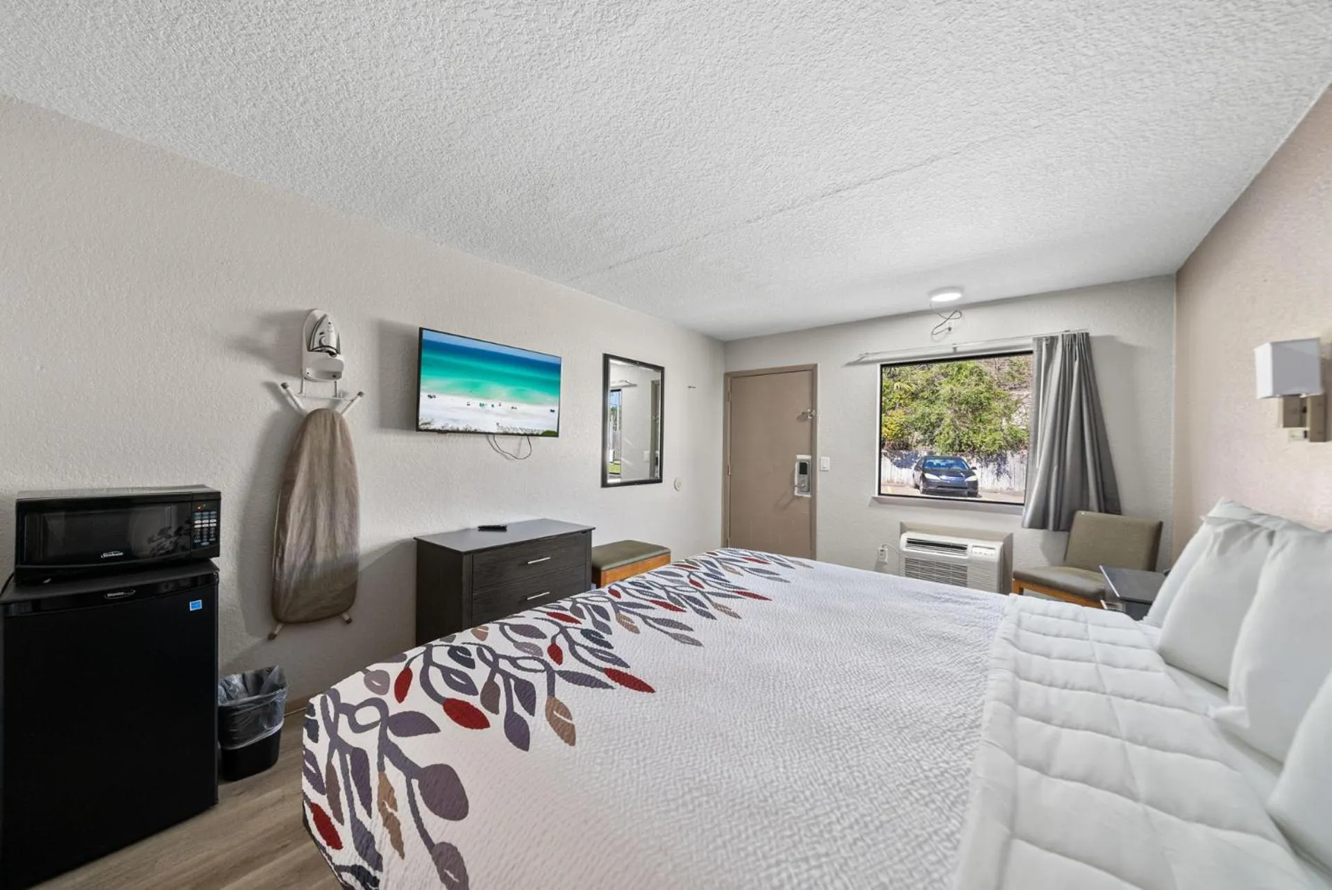 Bed in Executive Inn - Panama City Beach