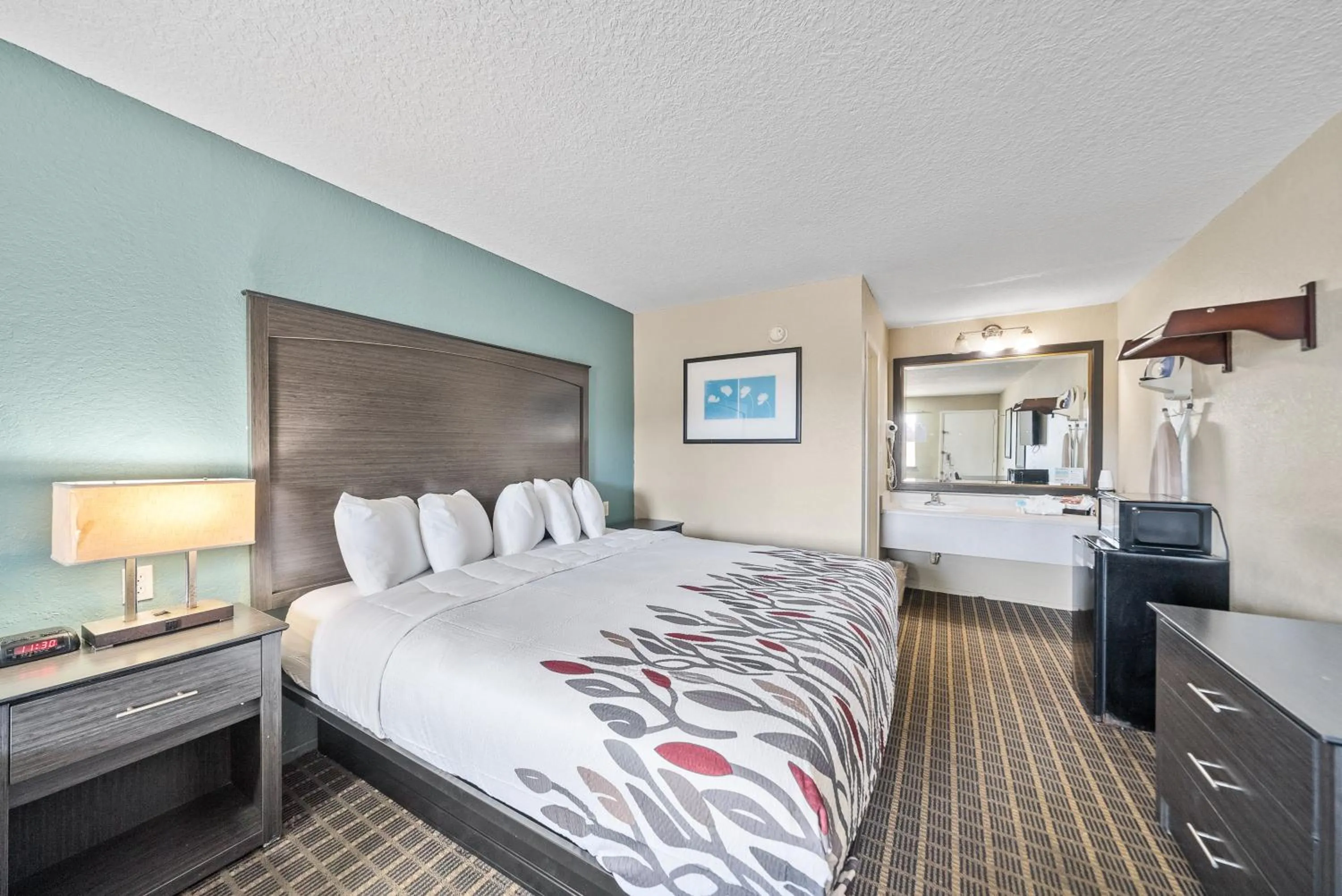 Bed in Executive Inn - Panama City Beach