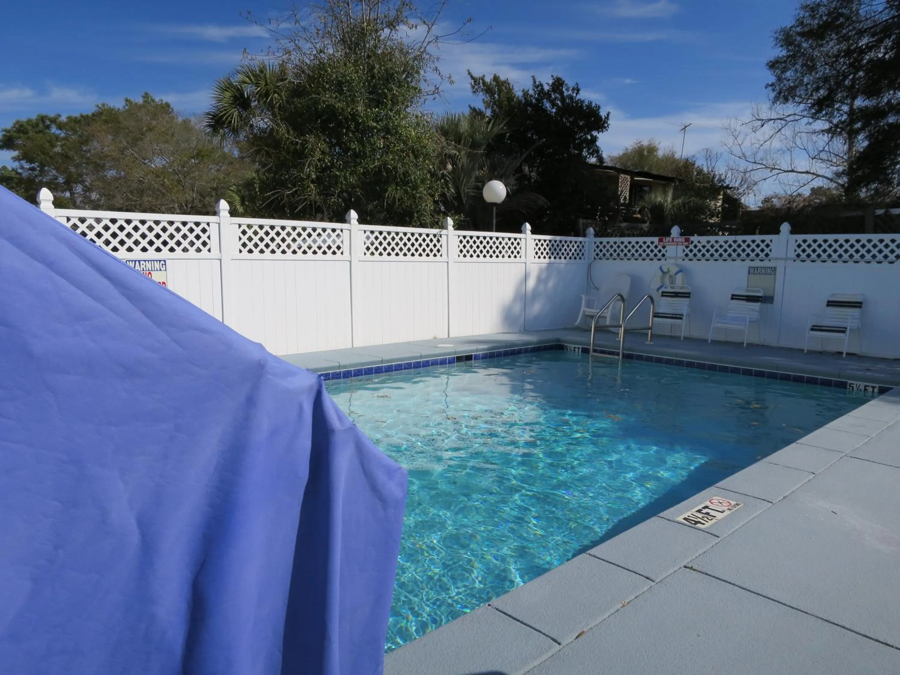 Swimming pool in Executive Inn - Panama City Beach