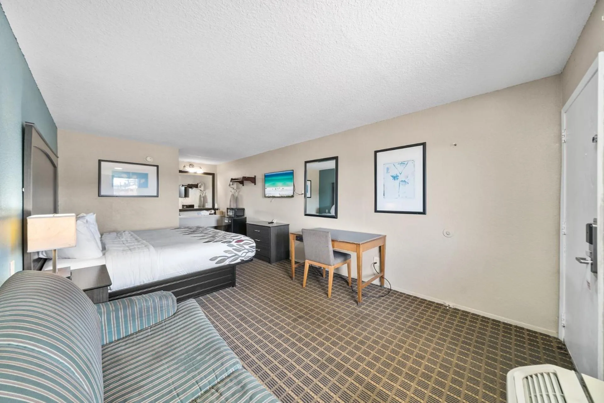 Bed in Executive Inn - Panama City Beach