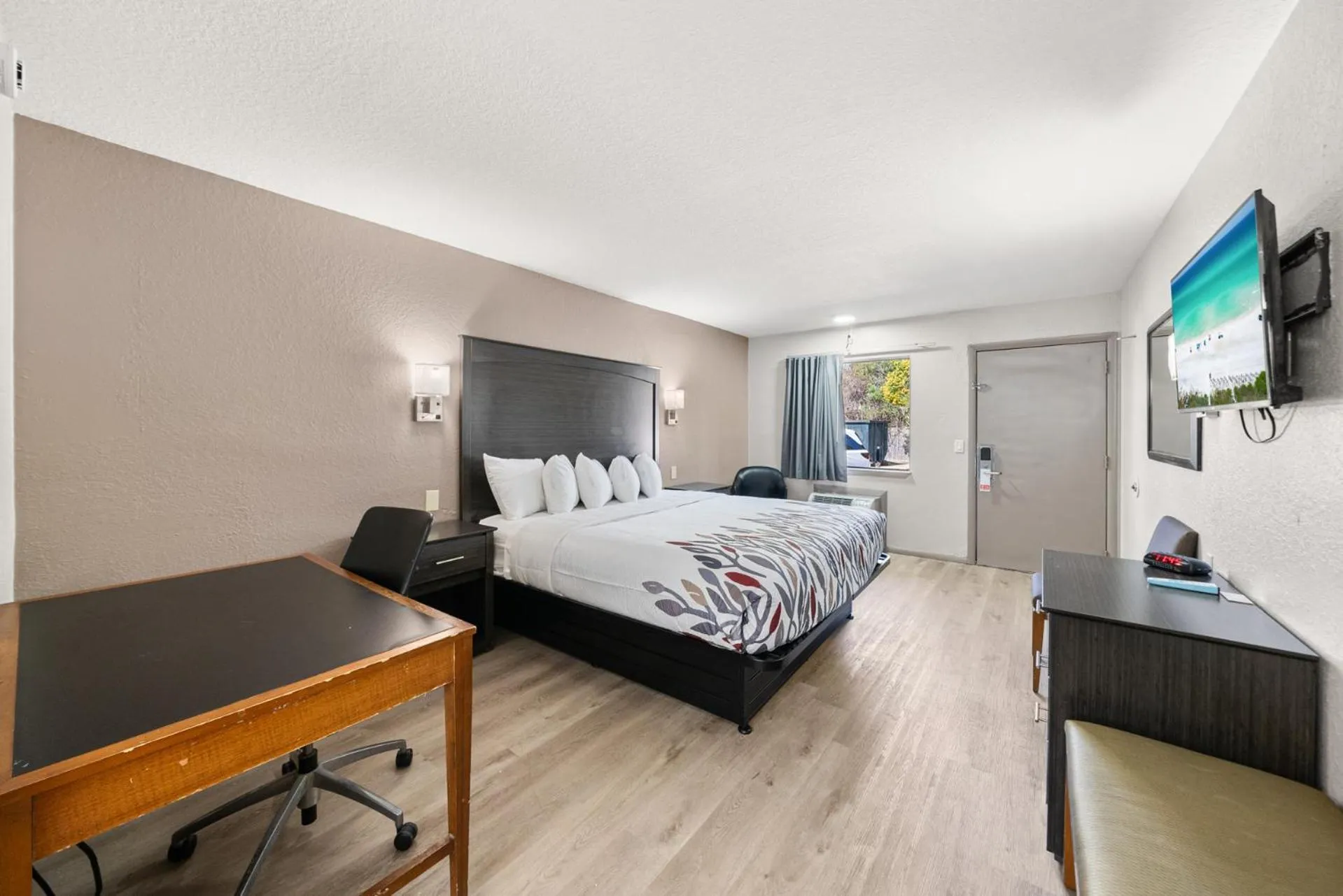 Bed in Executive Inn - Panama City Beach