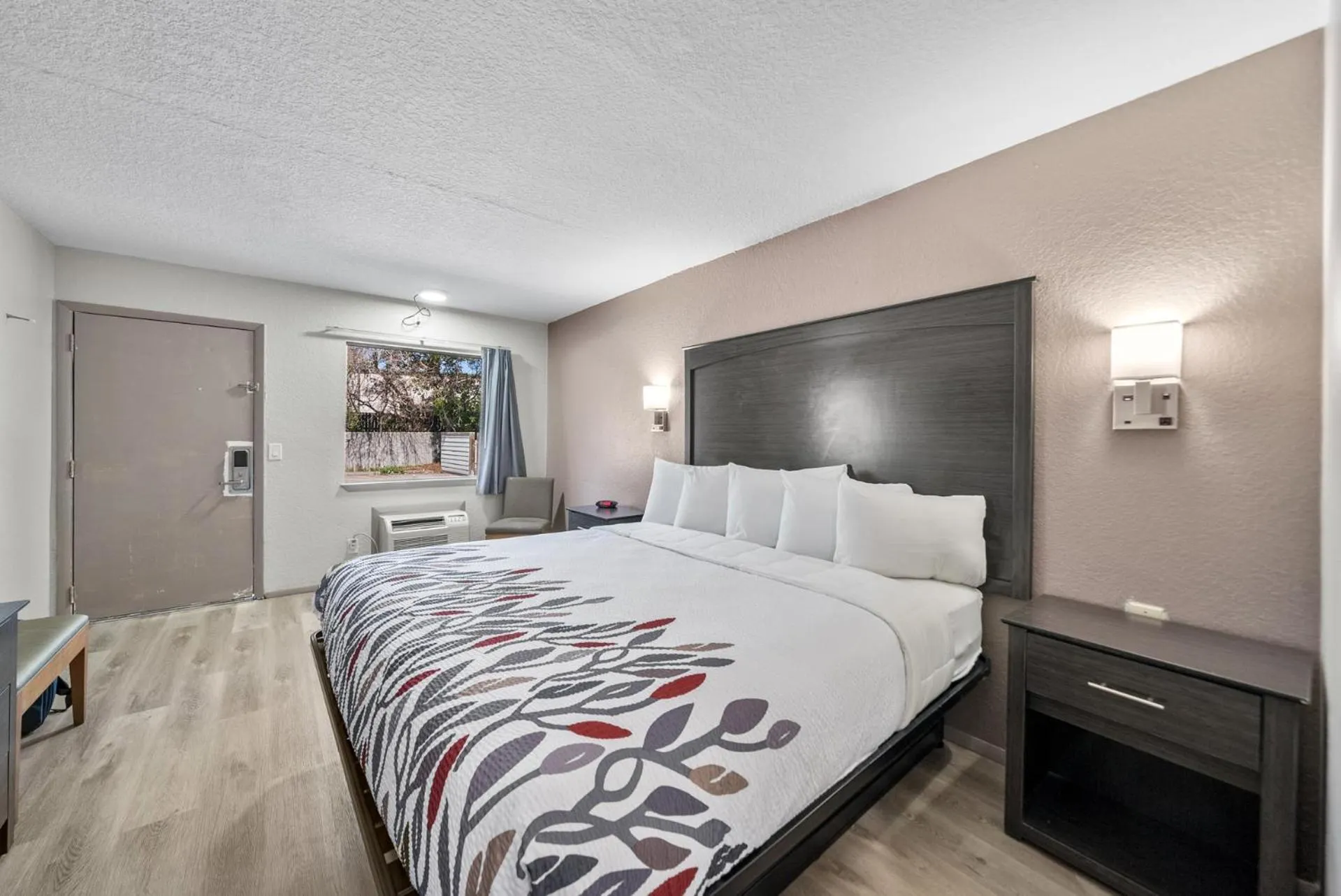 Bed in Executive Inn - Panama City Beach