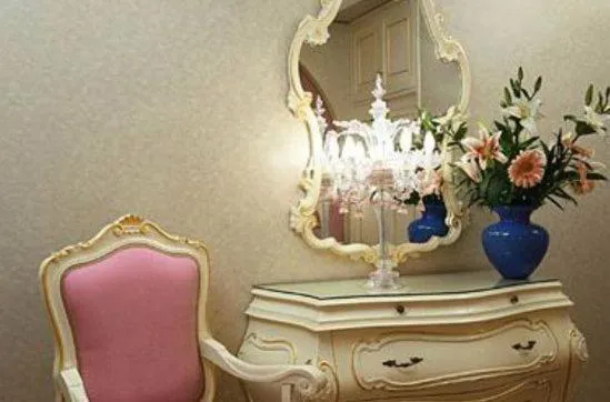 Decorative detail in Hotel Il Burchiello