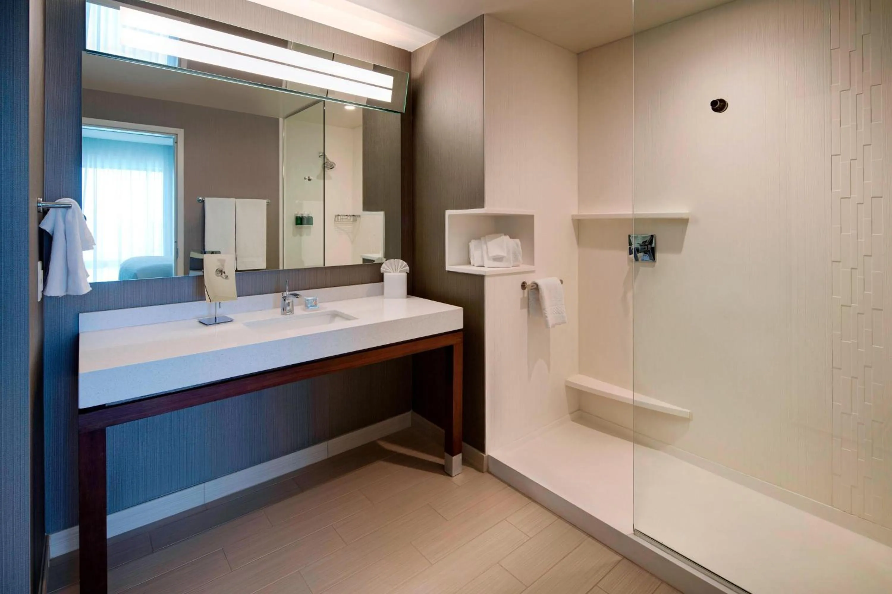 Bathroom in Courtyard by Marriott Atlanta Vinings/Galleria