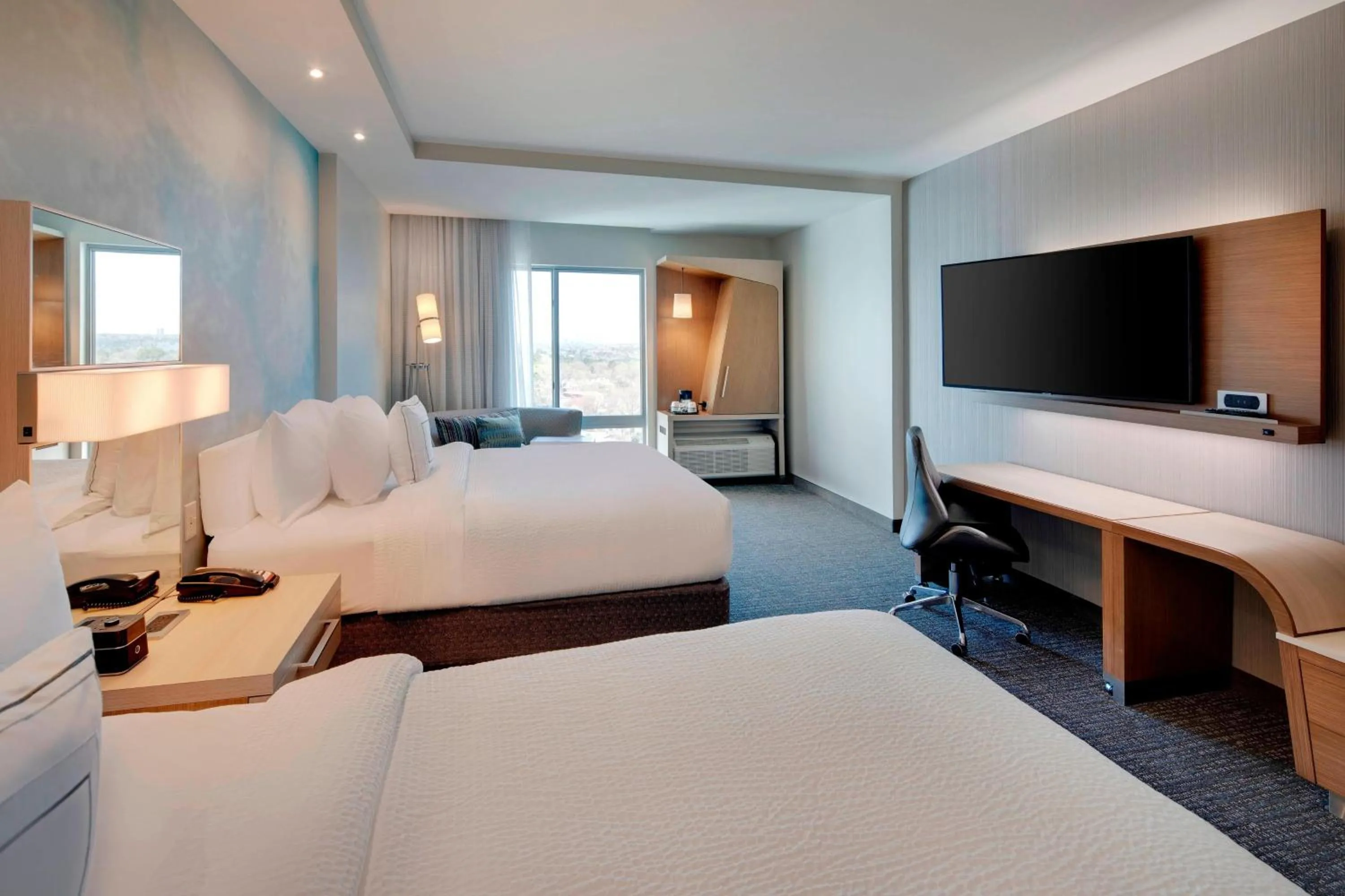 Photo of the whole room, Bed in Courtyard by Marriott Atlanta Vinings/Galleria