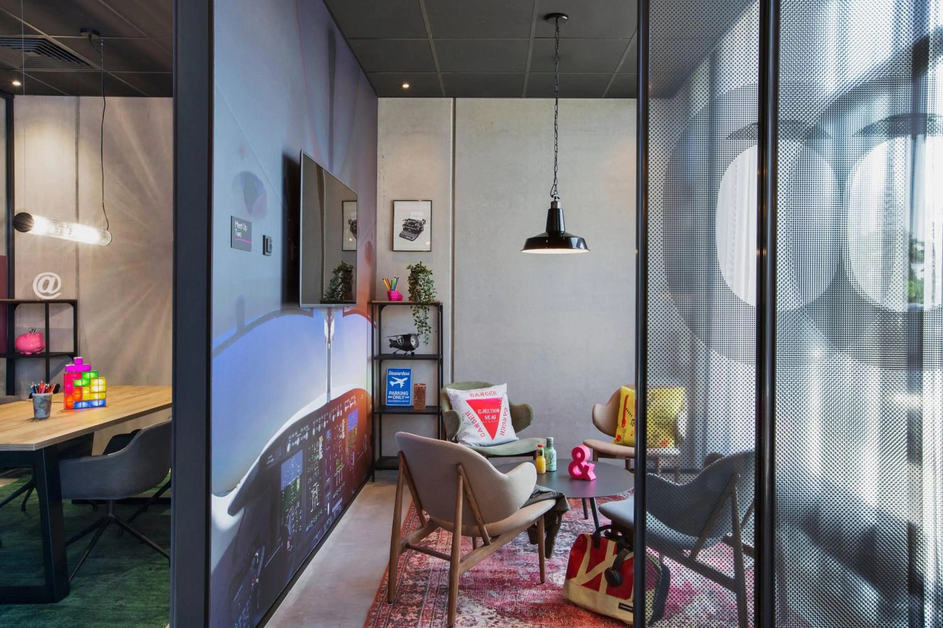 Meeting/conference room in Moxy Frankfurt Airport Kelsterbach