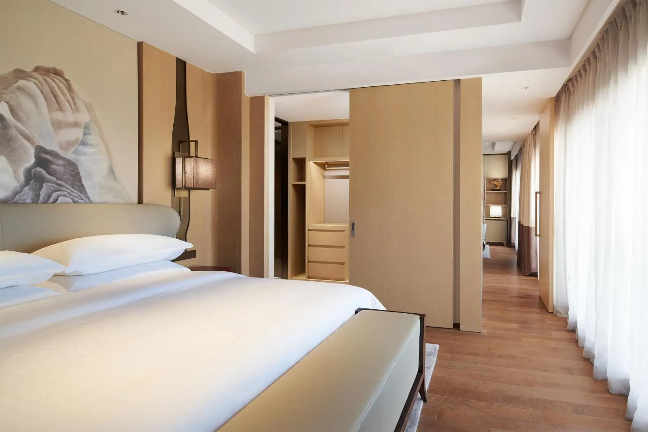 Junior Suite, Club level, Suite, 1 King, River view in Sheraton Yunfu Xinxing Hotel Junior Suite, Club level, Suite, 1 King, River view in Sheraton Yunfu Xinxing Hotel