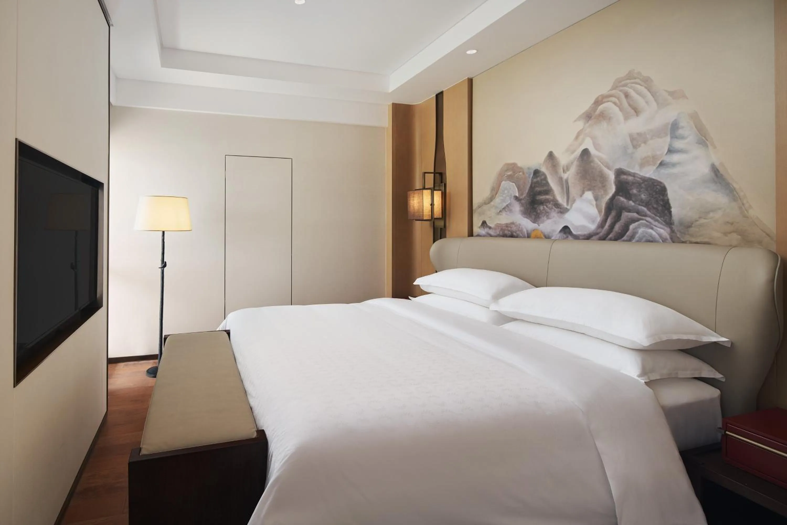 Photo of the whole room, Bed in Sheraton Yunfu Xinxing Hotel