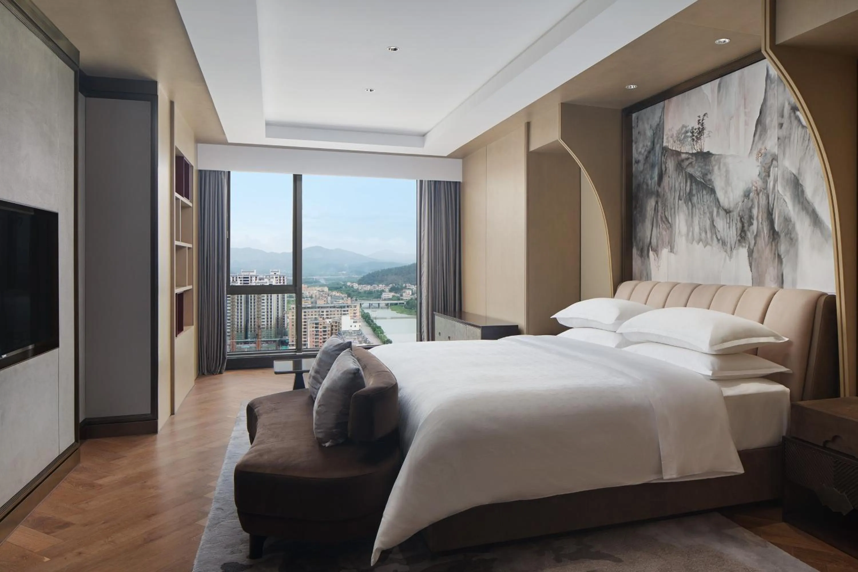 Photo of the whole room, Bed in Sheraton Yunfu Xinxing Hotel