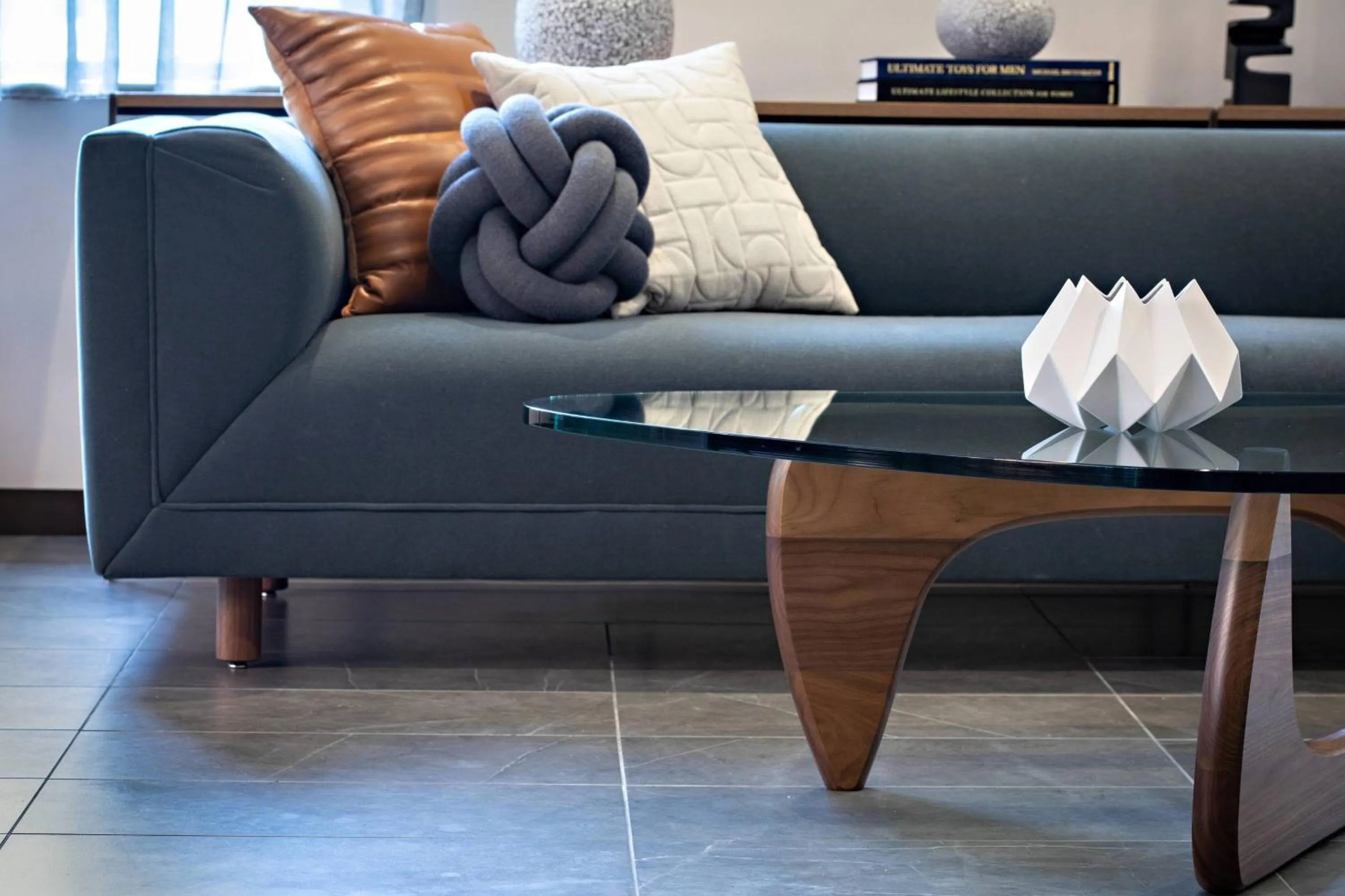 Lounge or bar in AC Hotel by Marriott Grand Rapids Downtown