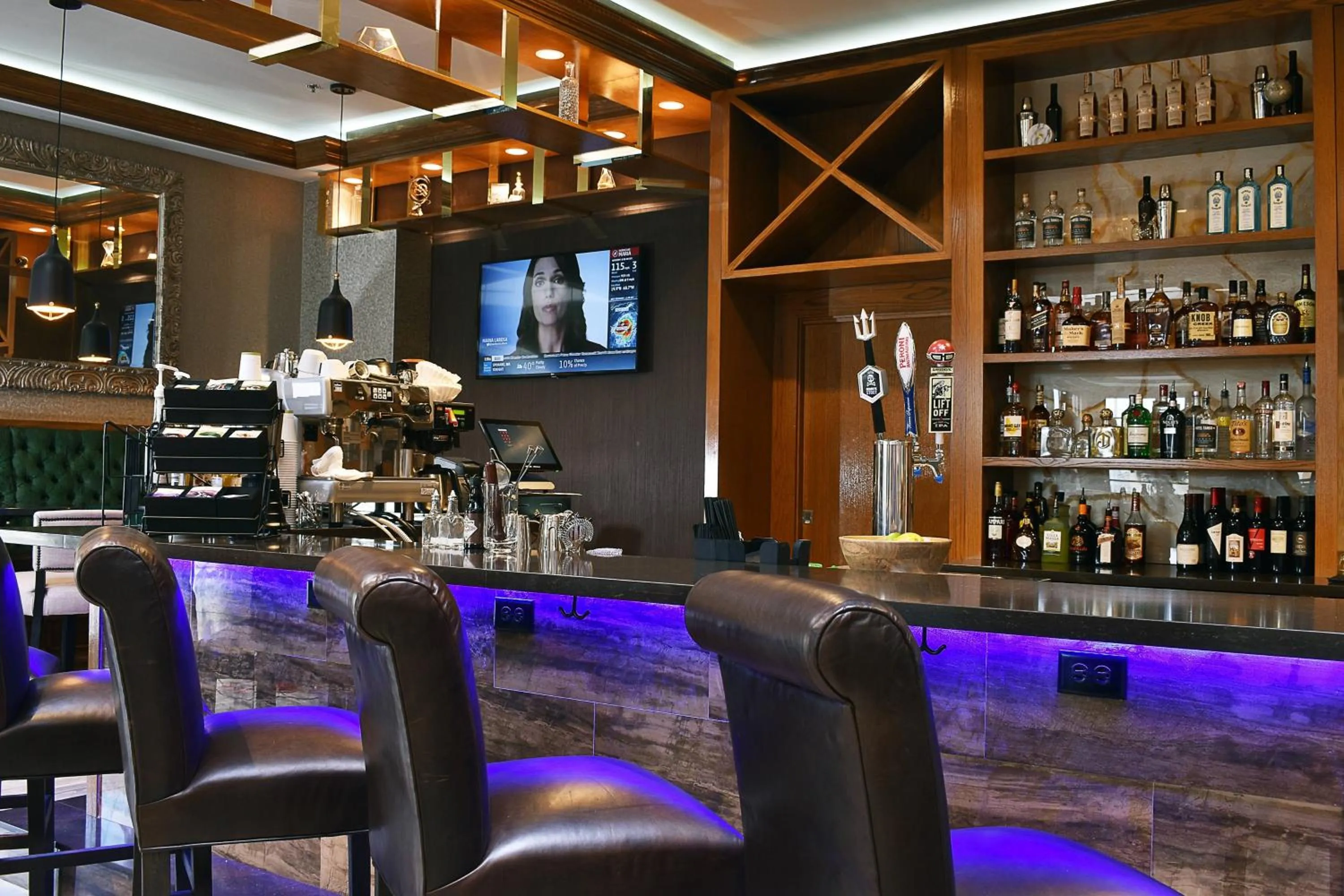 Lounge or bar in Delta Hotels by Marriott Indianapolis East