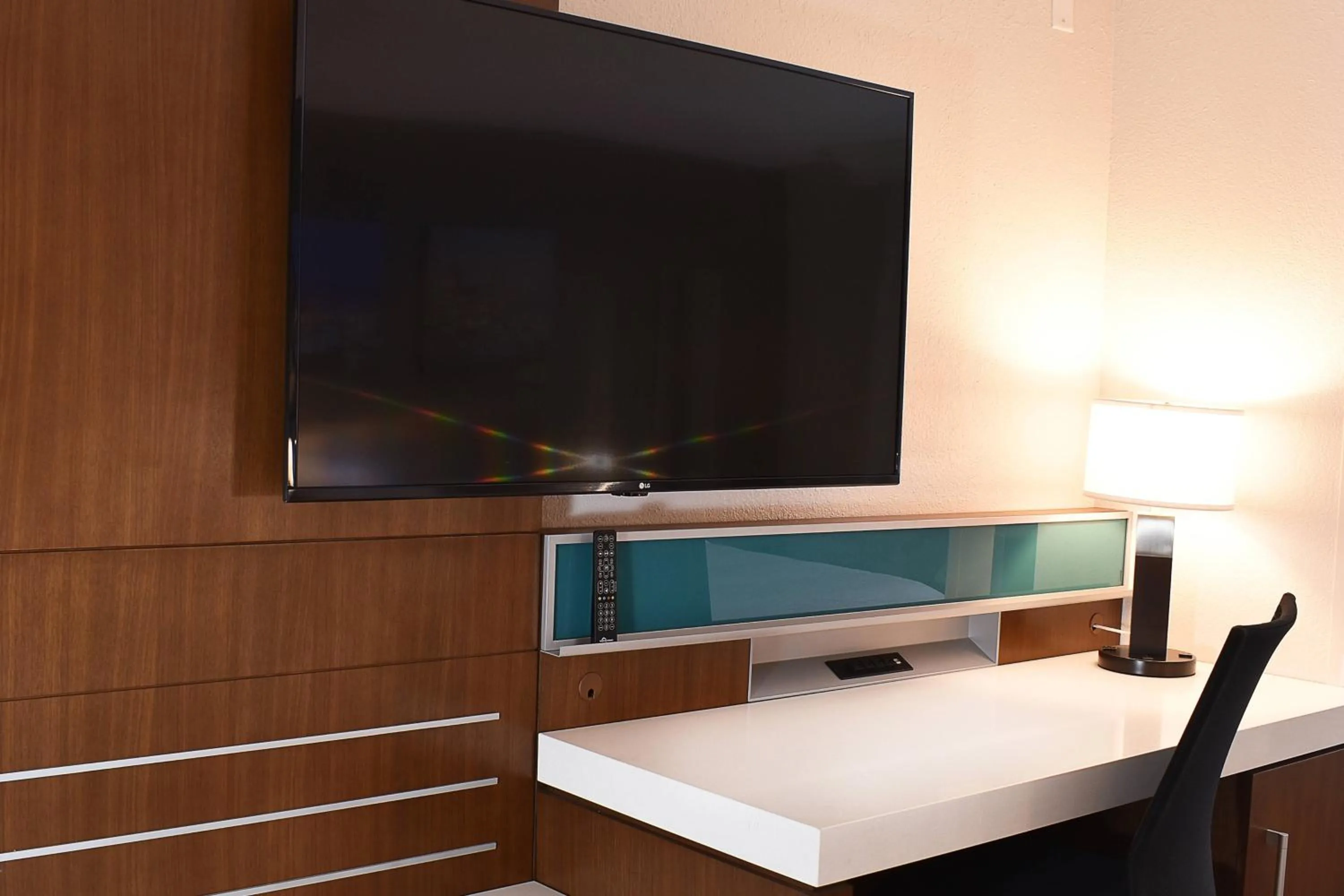 Photo of the whole room in Delta Hotels by Marriott Indianapolis East