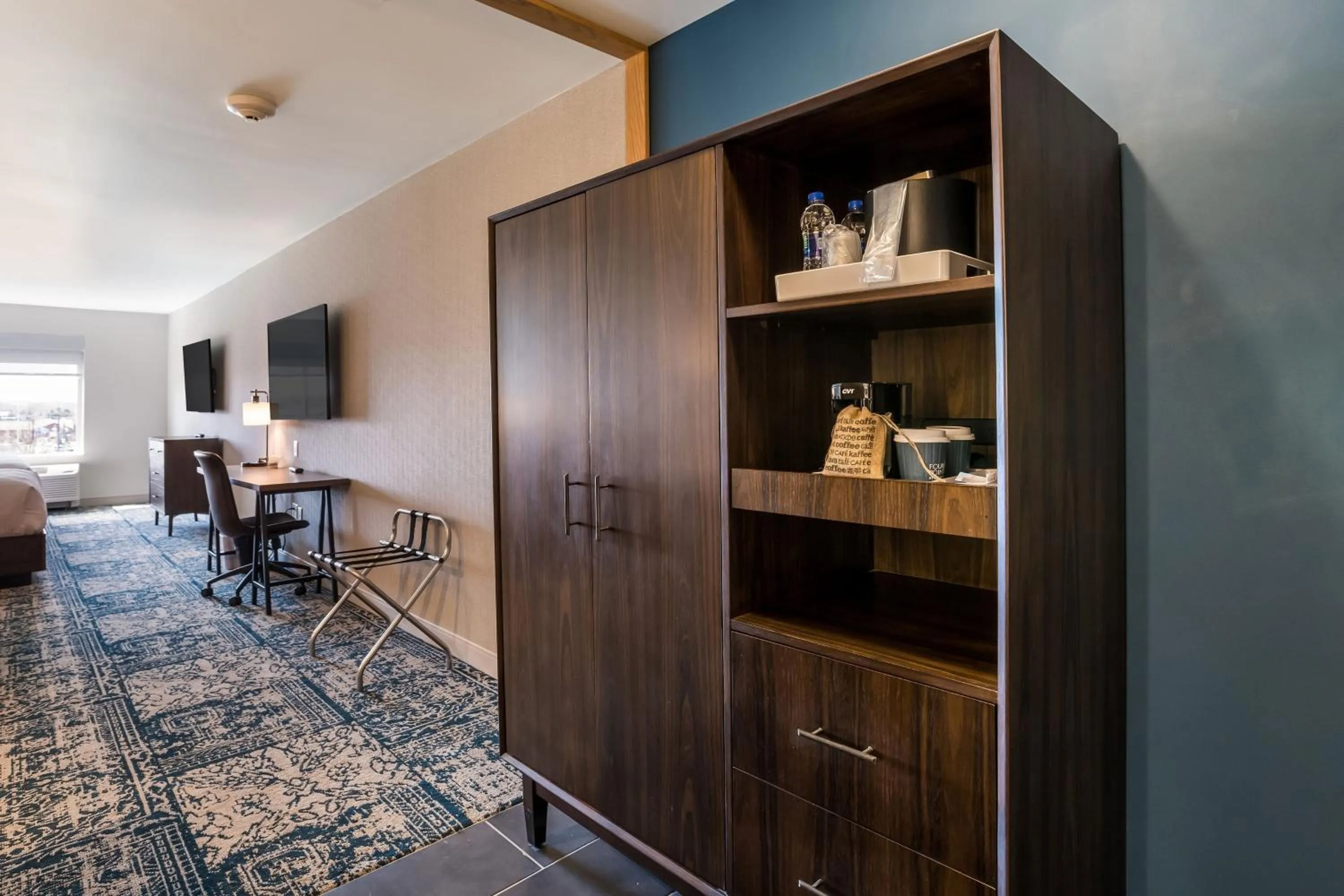 Photo of the whole room in Four Points by Sheraton Elkhart