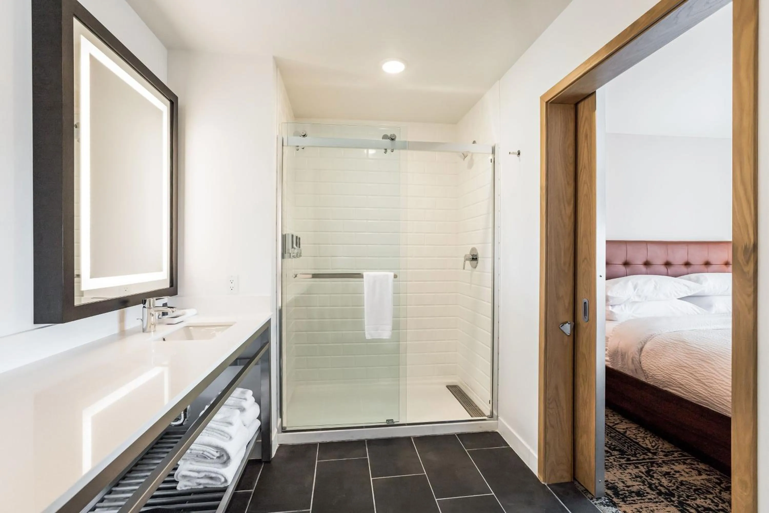 Bathroom, Bed in Four Points by Sheraton Elkhart