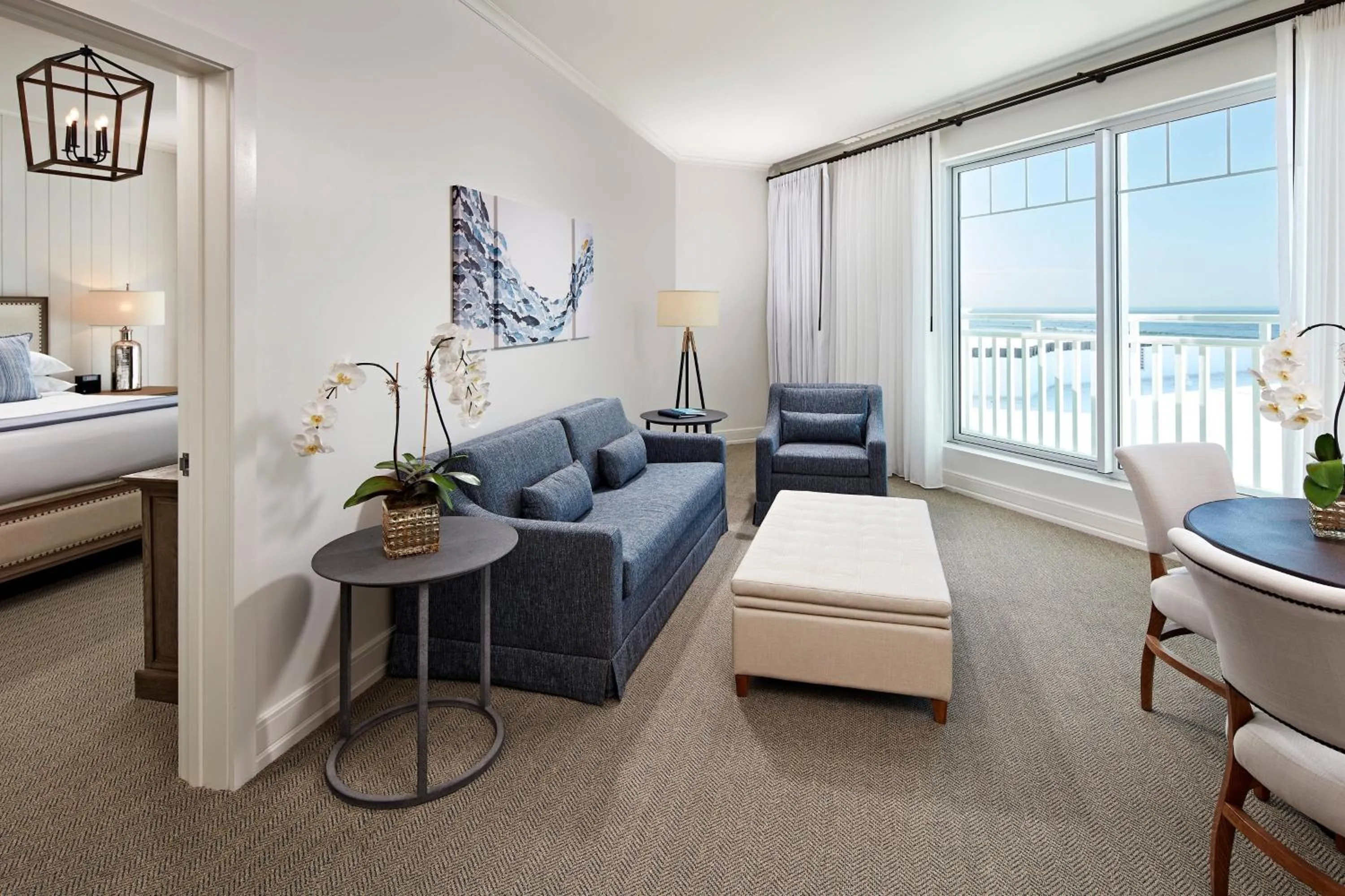 Living room, Bed in Vespera Resort on Pismo Beach, Autograph Collection