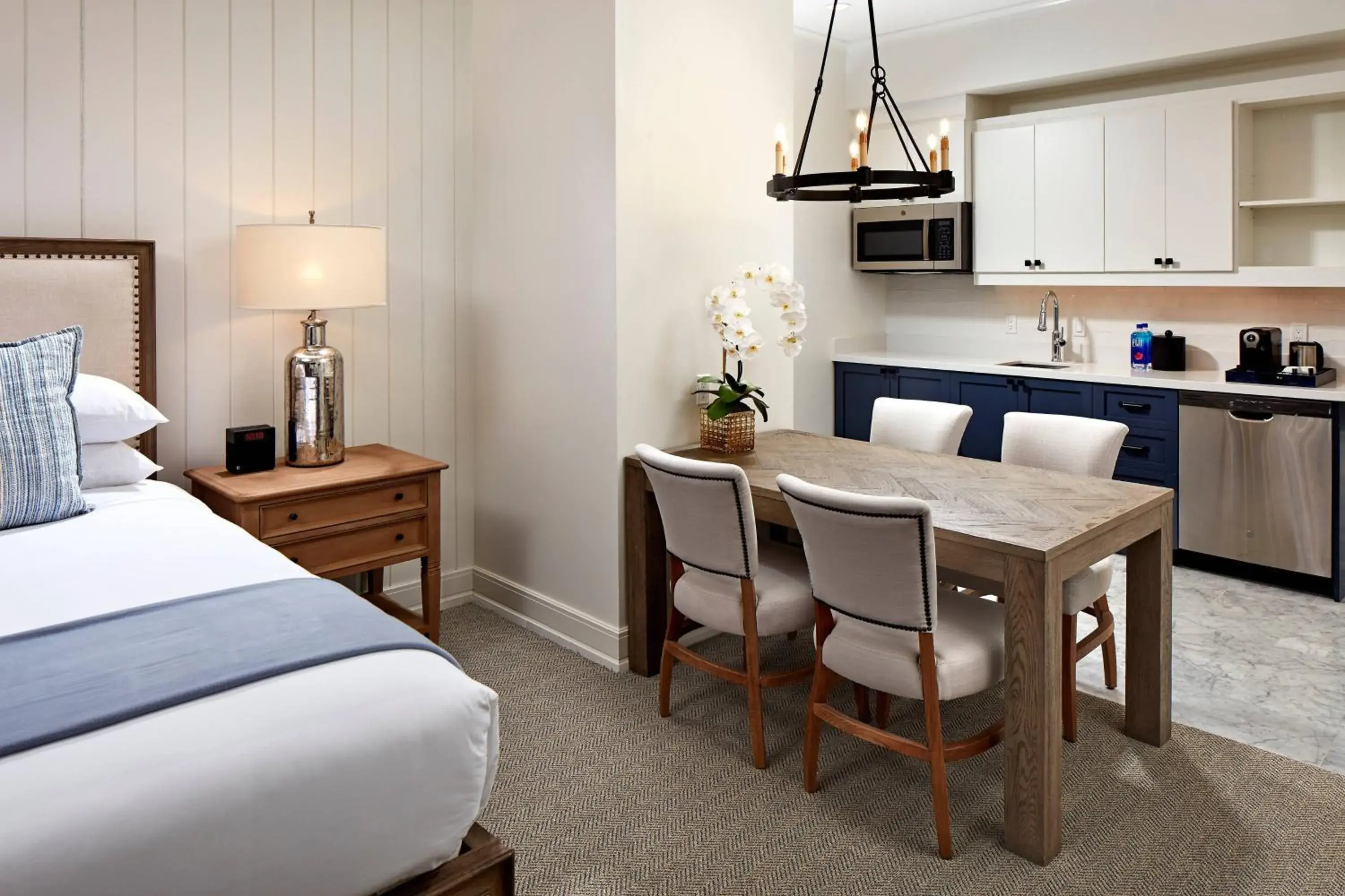 Photo of the whole room, Bed in Vespera Resort on Pismo Beach, Autograph Collection Photo of the whole room, Bed in Vespera Resort on Pismo Beach, Autograph Collection