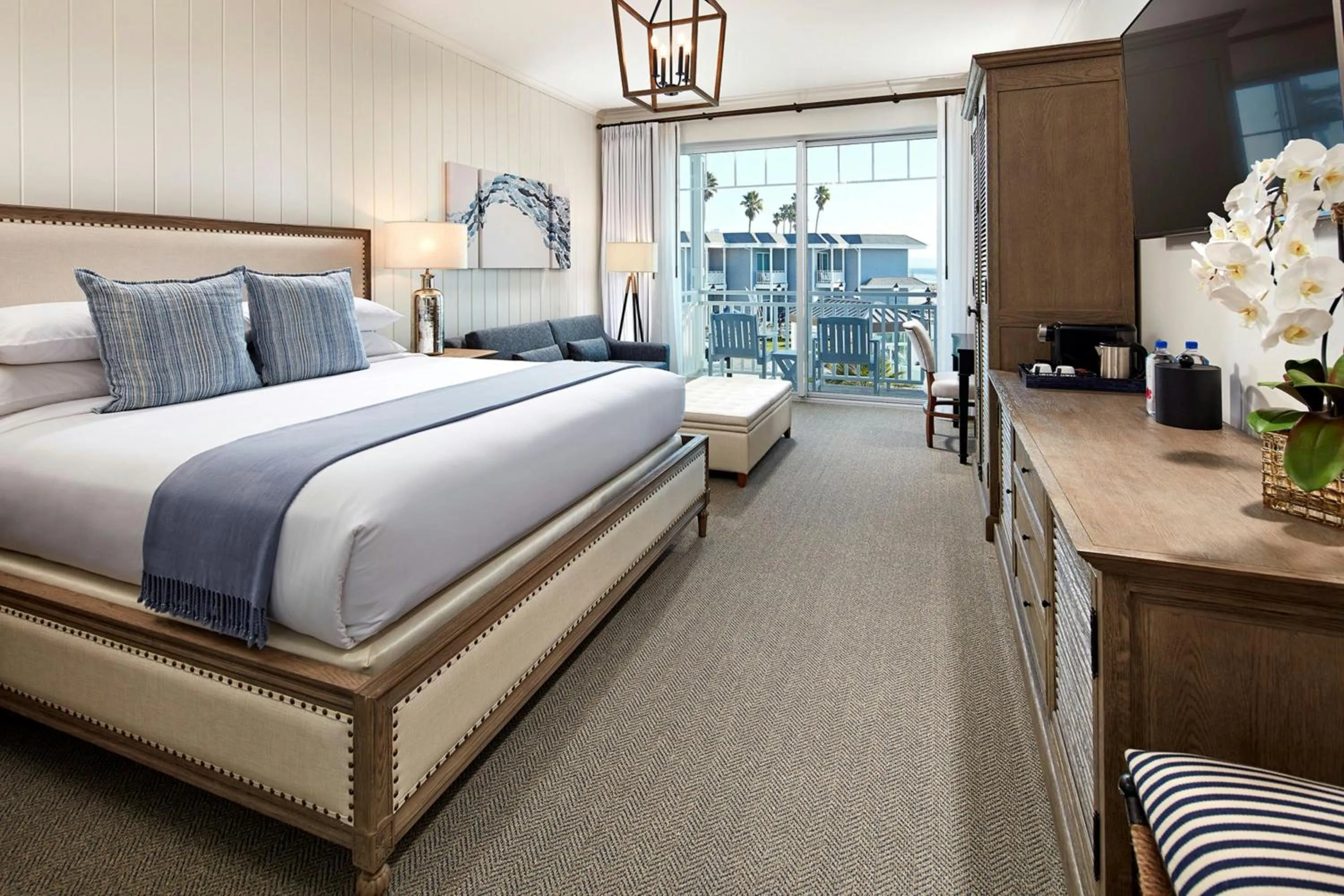 Photo of the whole room, Bed in Vespera Resort on Pismo Beach, Autograph Collection