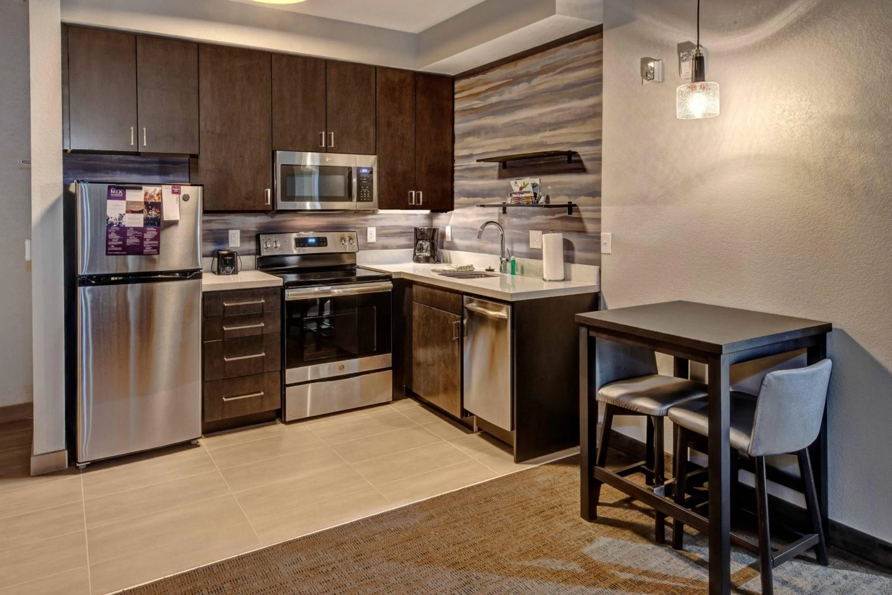 Kitchen or kitchenette in Residence Inn by Marriott Tulsa Midtown
