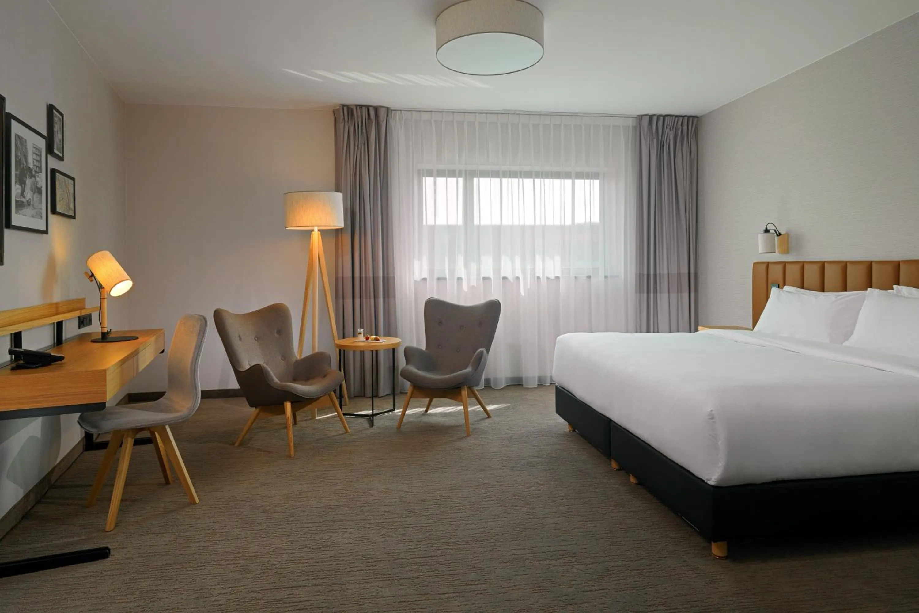 Photo of the whole room, Bed in Four Points by Sheraton Warsaw Mokotow