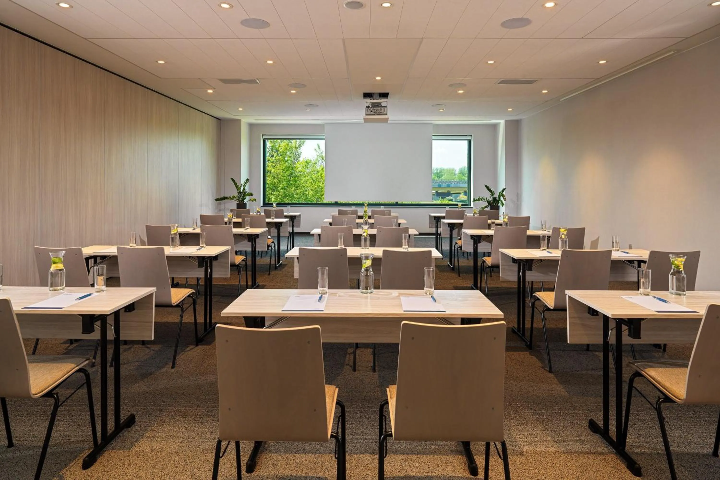 Meeting/conference room in Four Points by Sheraton Warsaw Mokotow