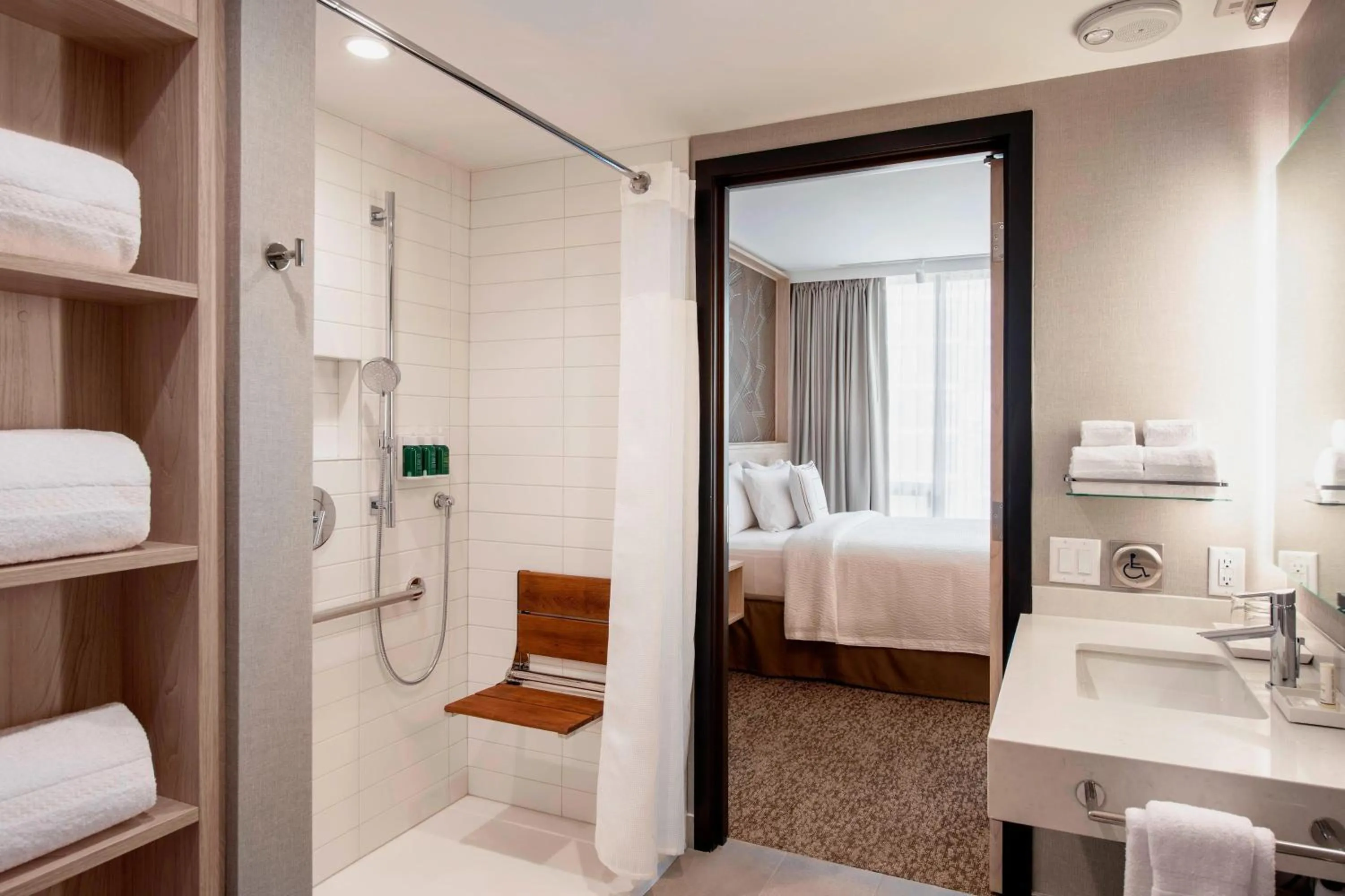 Bathroom, Bed in Residence Inn by Marriott Calgary Downtown/Beltline District