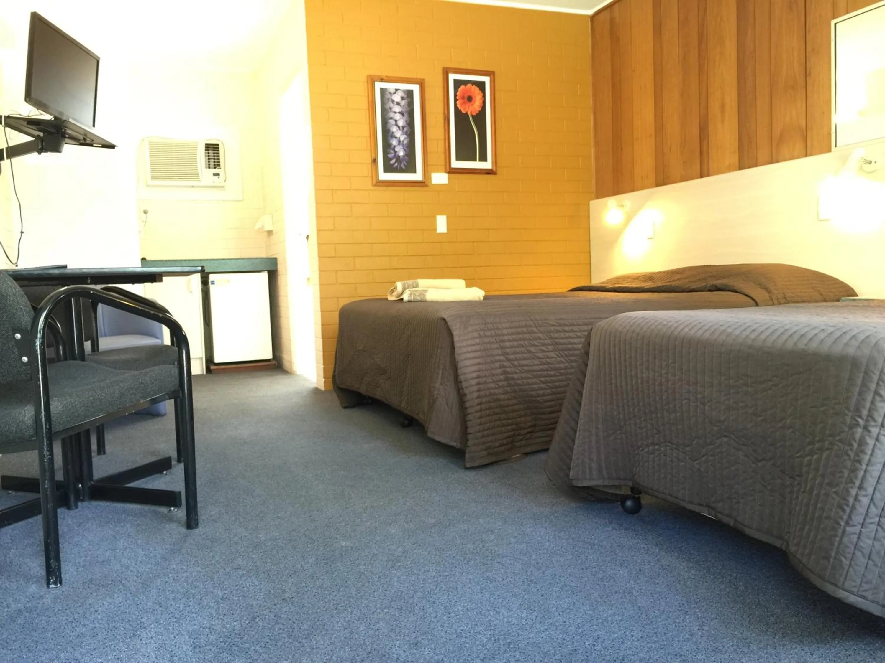 Photo of the whole room in Ipswich City Motel