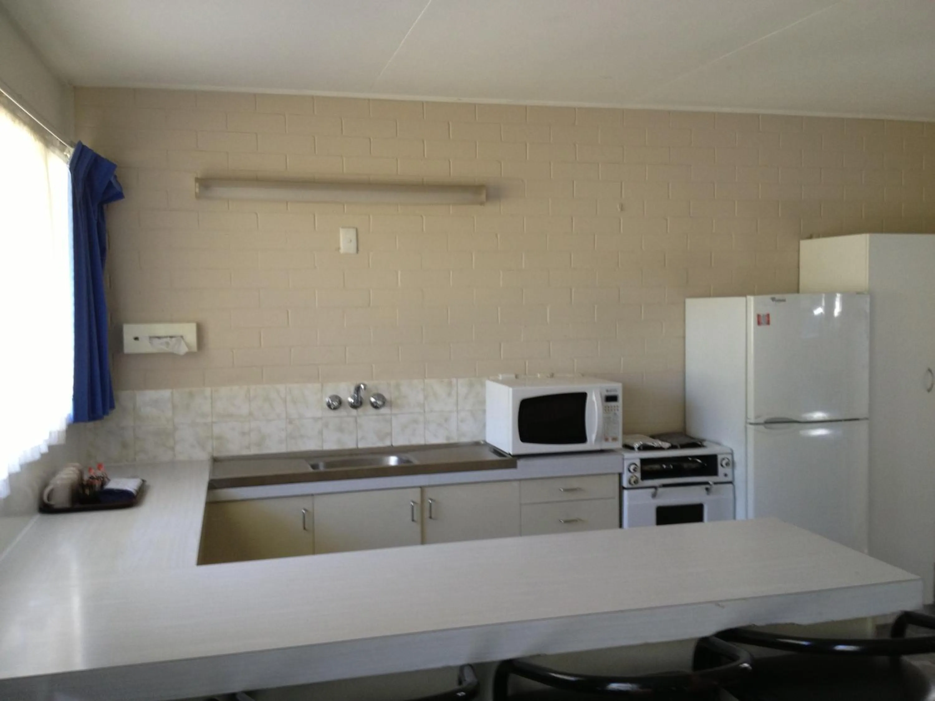 Living room, Kitchen/Kitchenette in Ipswich City Motel