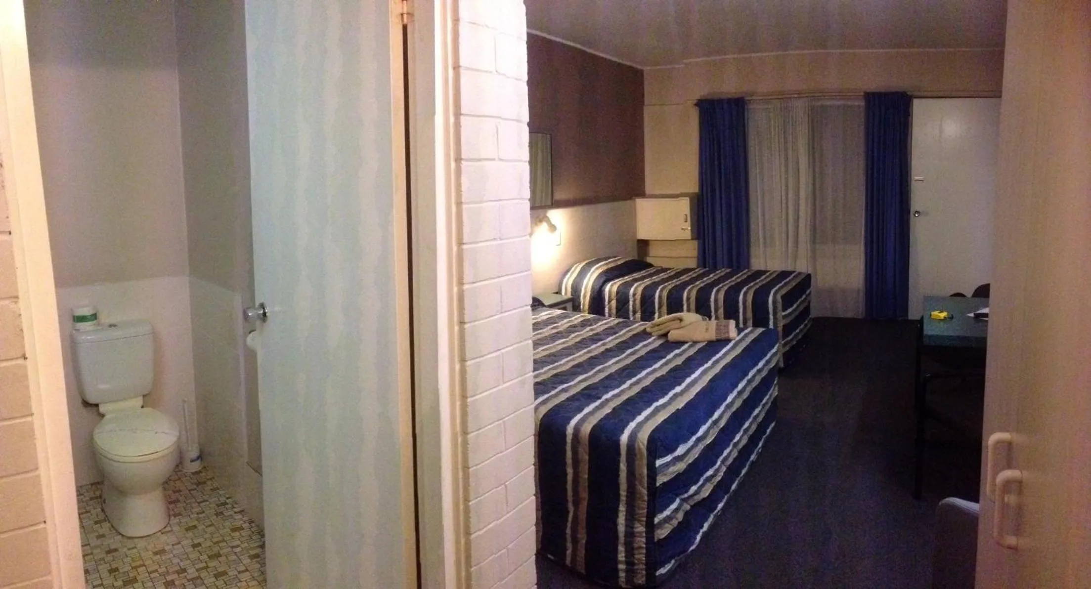Bedroom, Bathroom in Ipswich City Motel