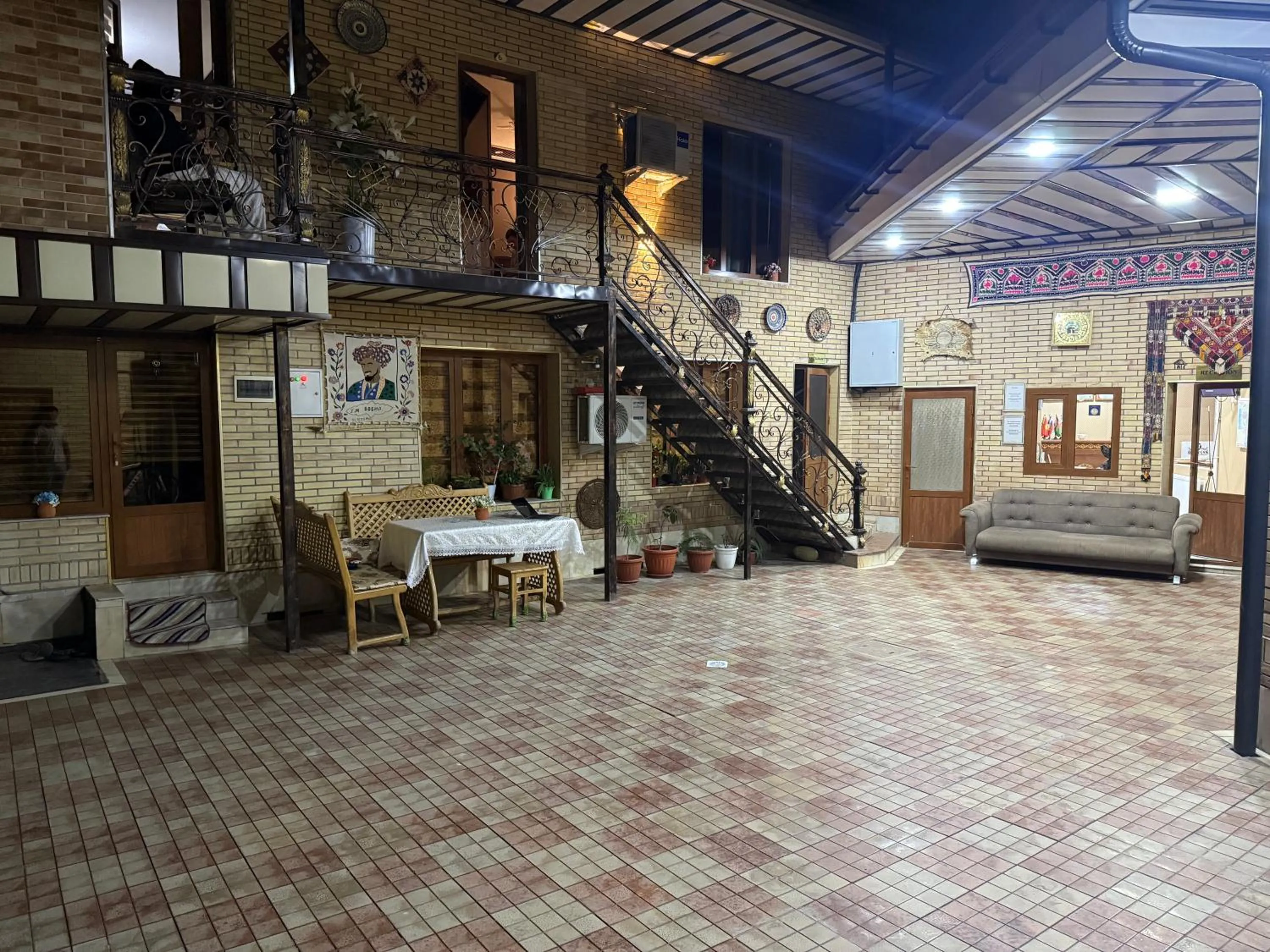 Inner courtyard view in Sherxan Hotel
