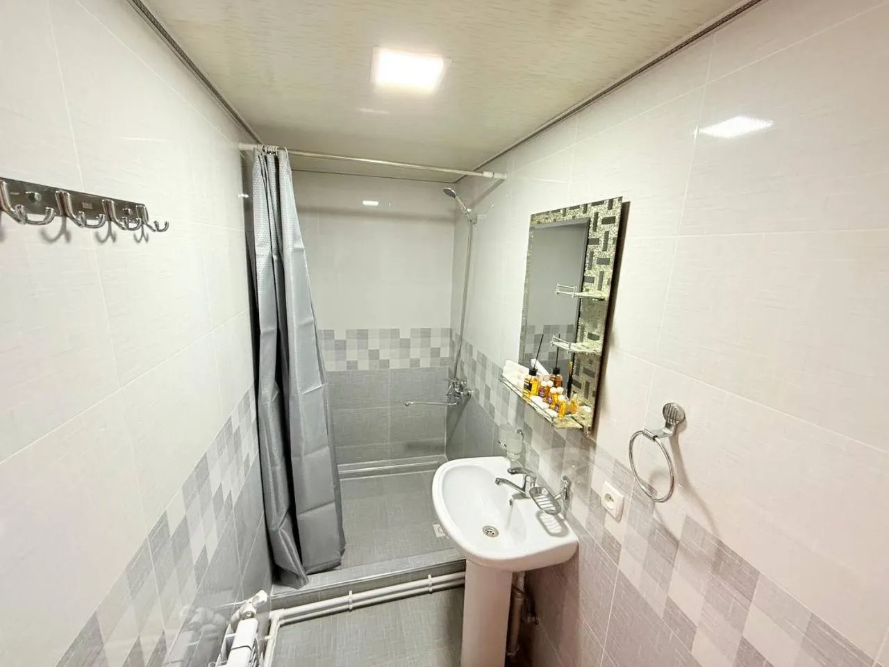 Shower in Sherxan Hotel