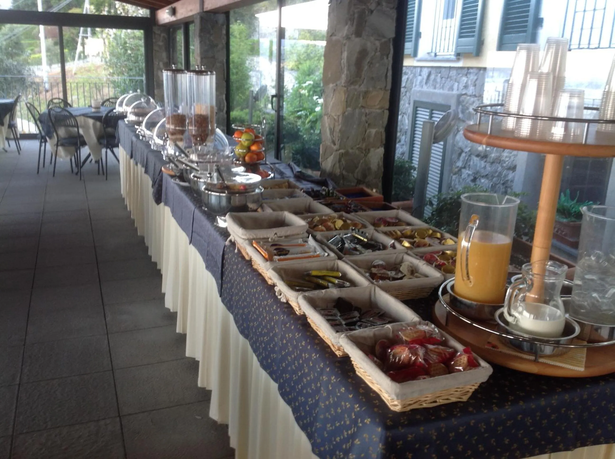 Buffet breakfast in Hotel La Giada del Mesco