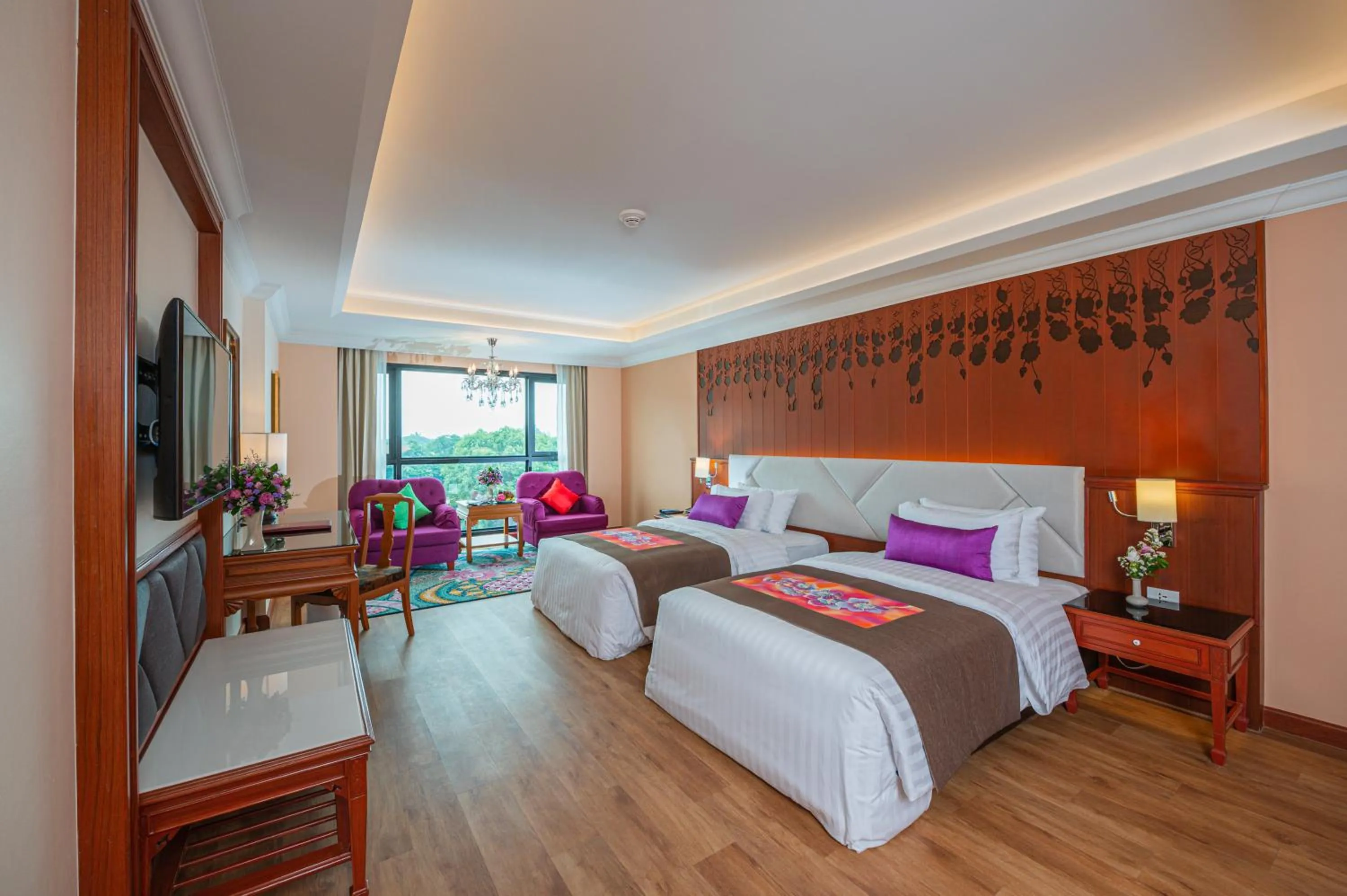 Photo of the whole room, Bed in The Empress Premier Chiang Mai