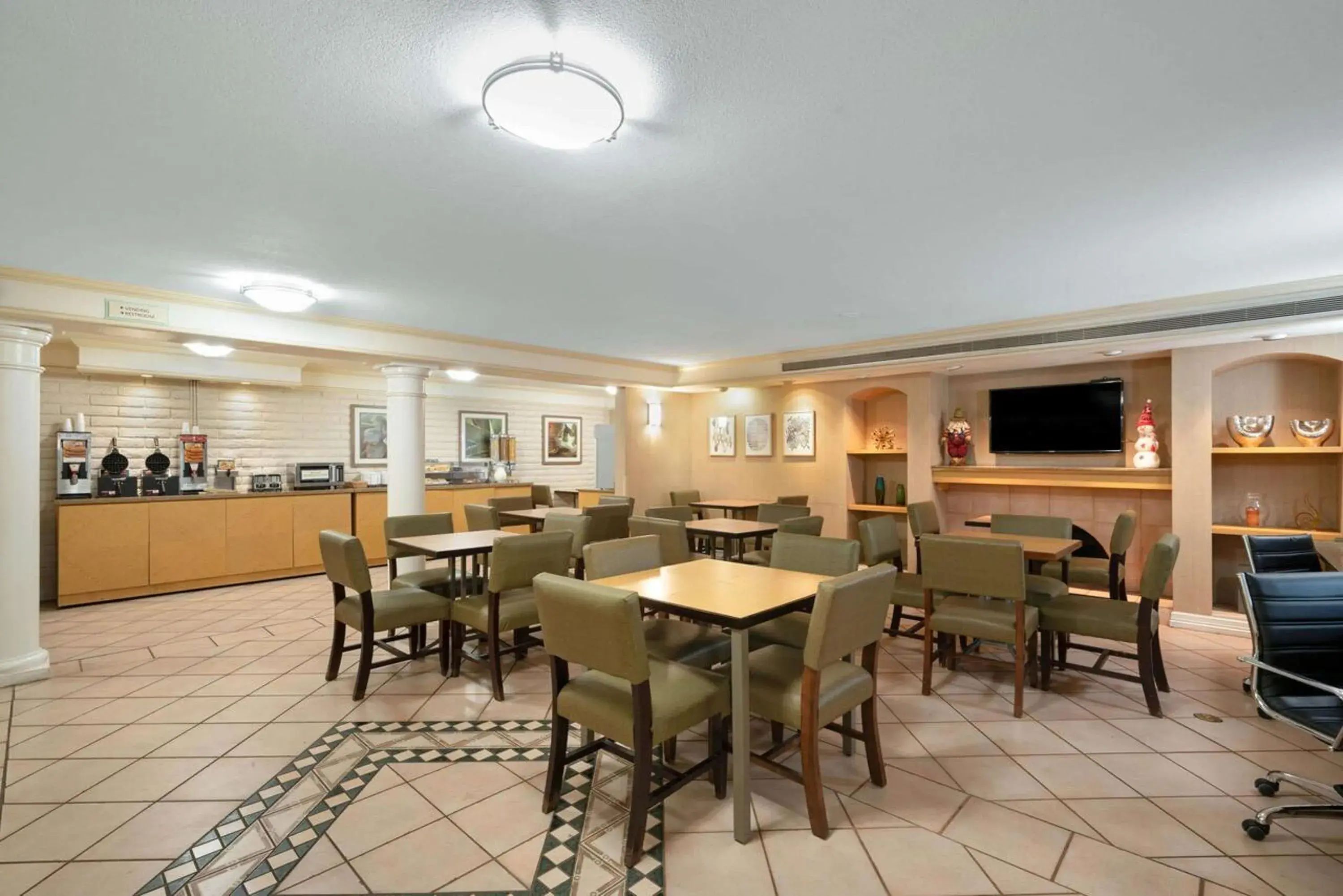 Restaurant/places to eat in La Quinta Inn by Wyndham Phoenix Sky Harbor Airport Restaurant/places to eat in La Quinta Inn by Wyndham Phoenix Sky Harbor Airport
