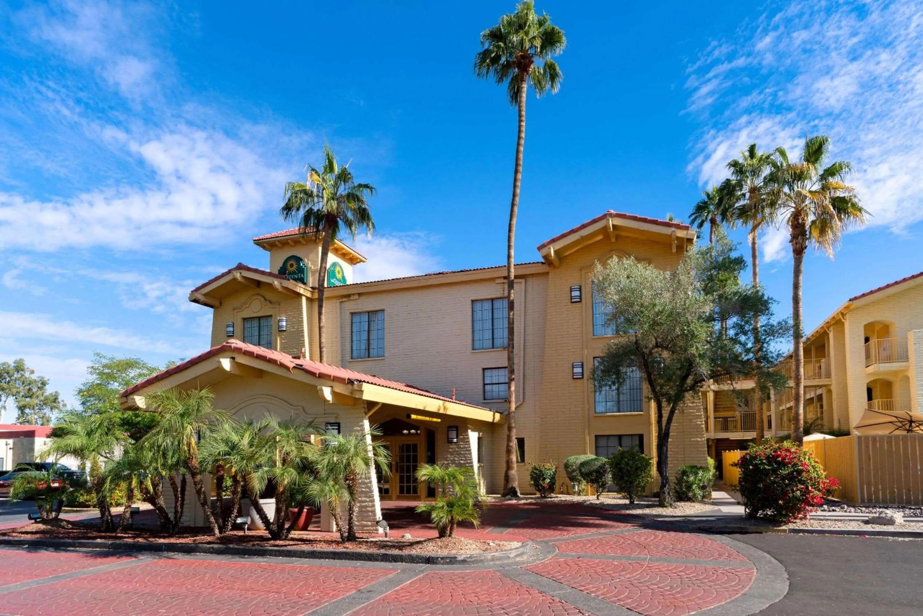Property building in La Quinta Inn by Wyndham Phoenix Sky Harbor Airport
