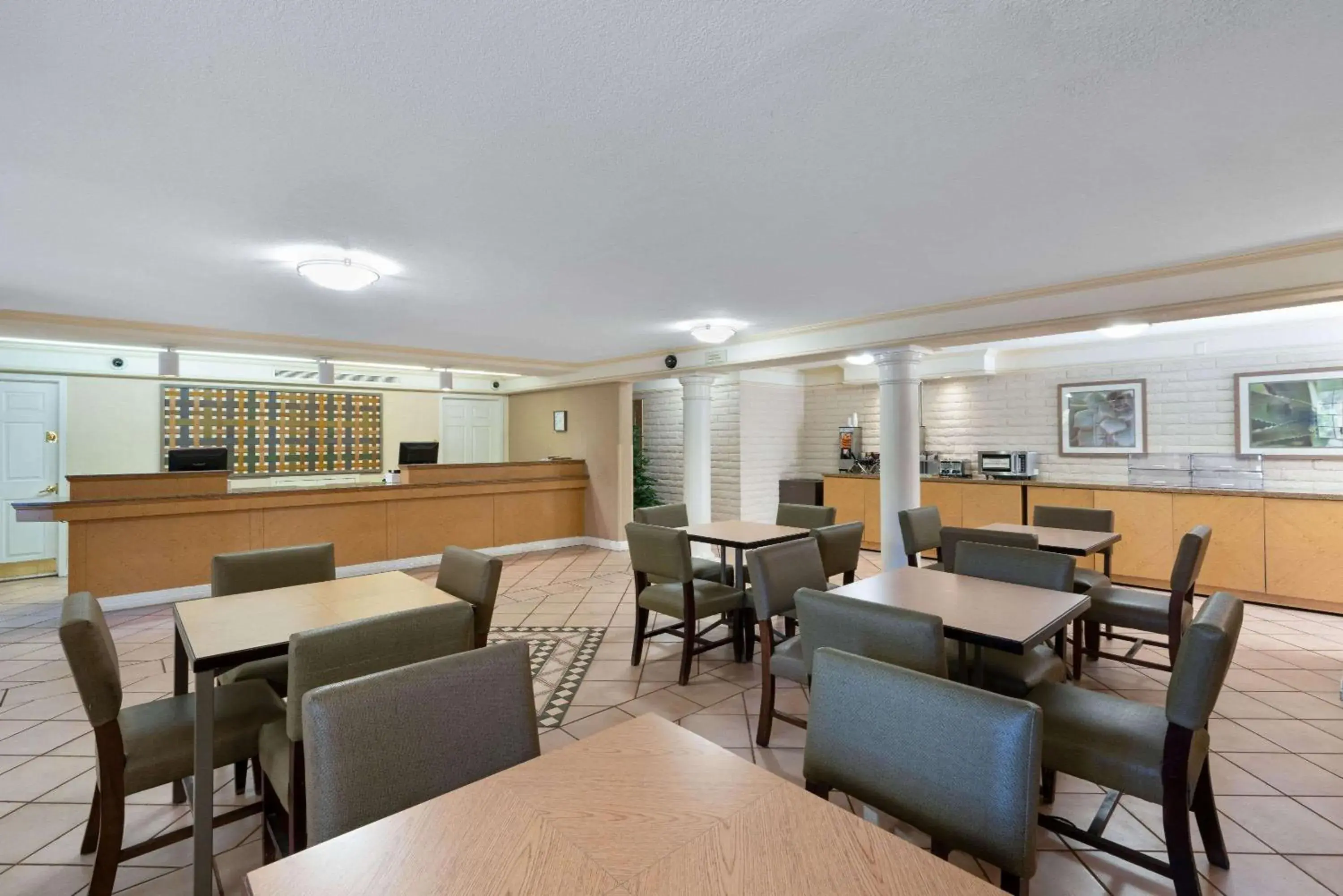 Lobby or reception in La Quinta Inn by Wyndham Phoenix Sky Harbor Airport Lobby or reception in La Quinta Inn by Wyndham Phoenix Sky Harbor Airport