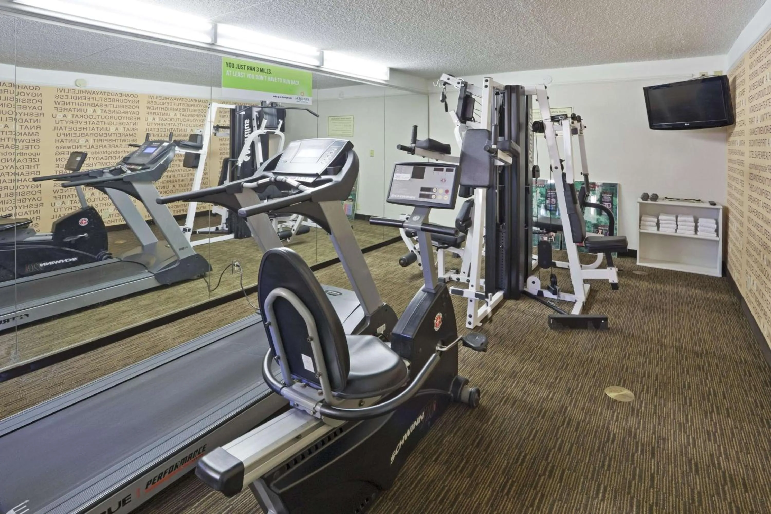 Fitness centre/facilities in La Quinta Inn by Wyndham Phoenix Sky Harbor Airport