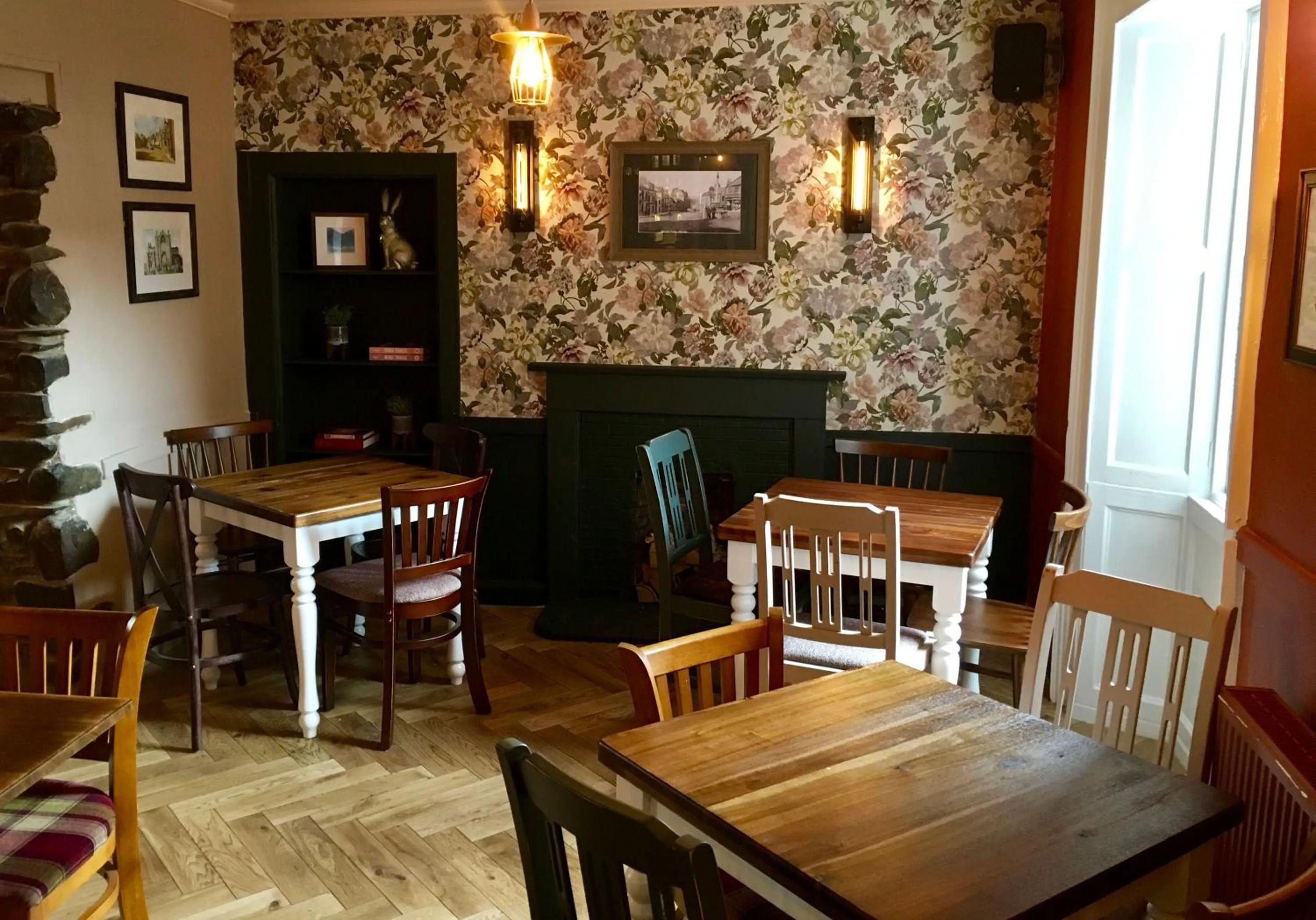 Restaurant/places to eat in Kings Arms Hotel