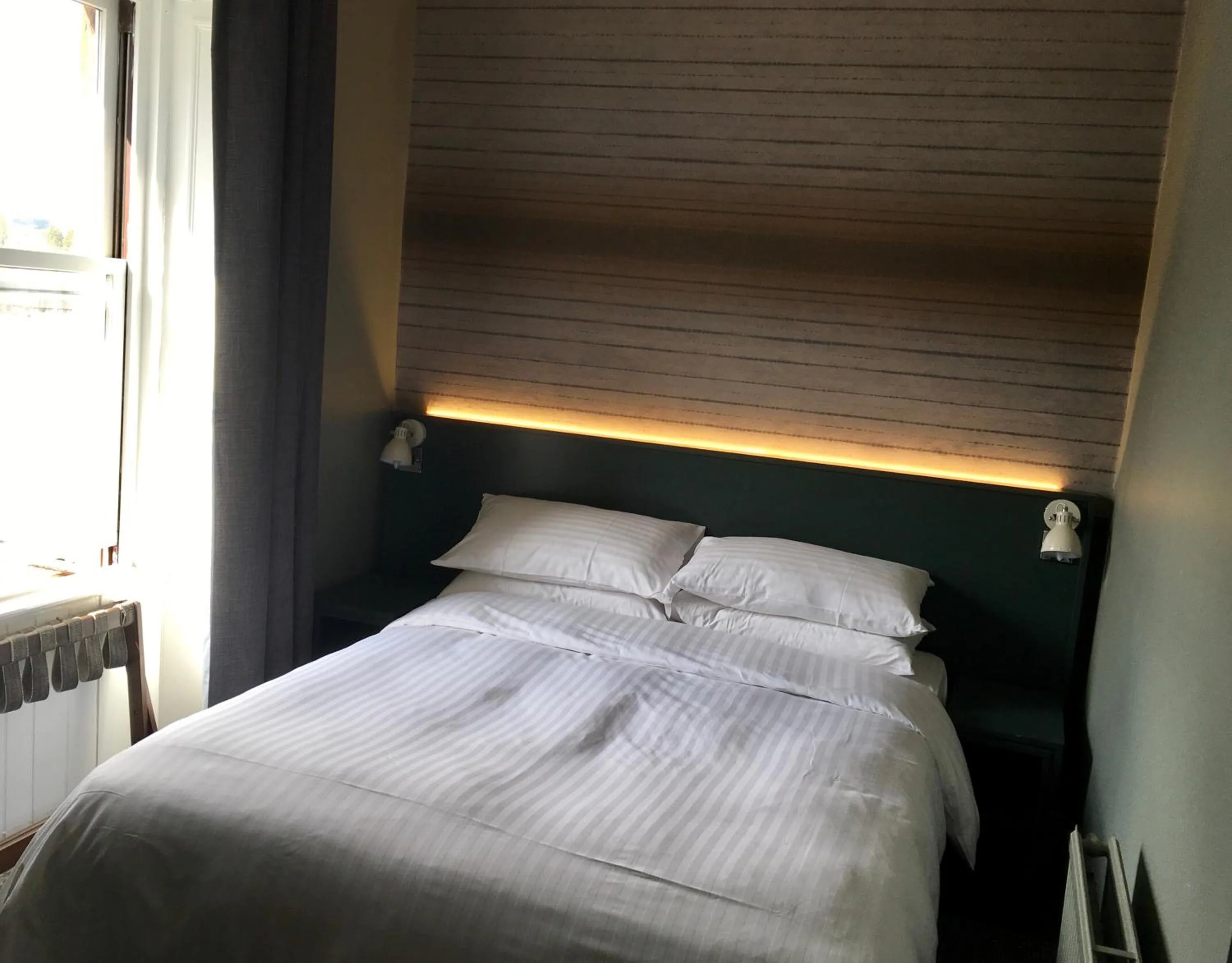 Bed in Kings Arms Hotel