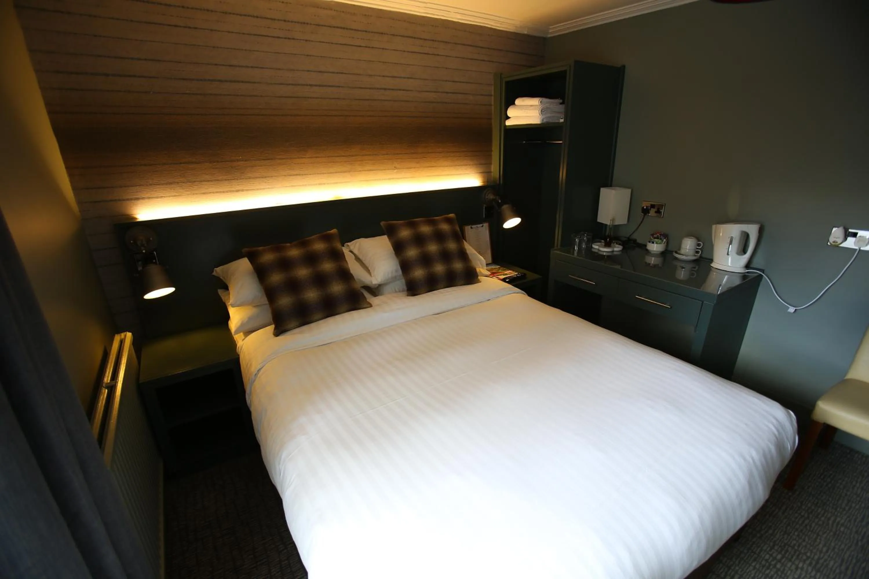 Bed in Kings Arms Hotel