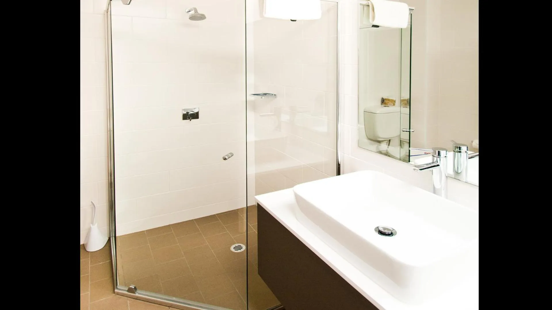 Shower in Posthouse Motor Lodge