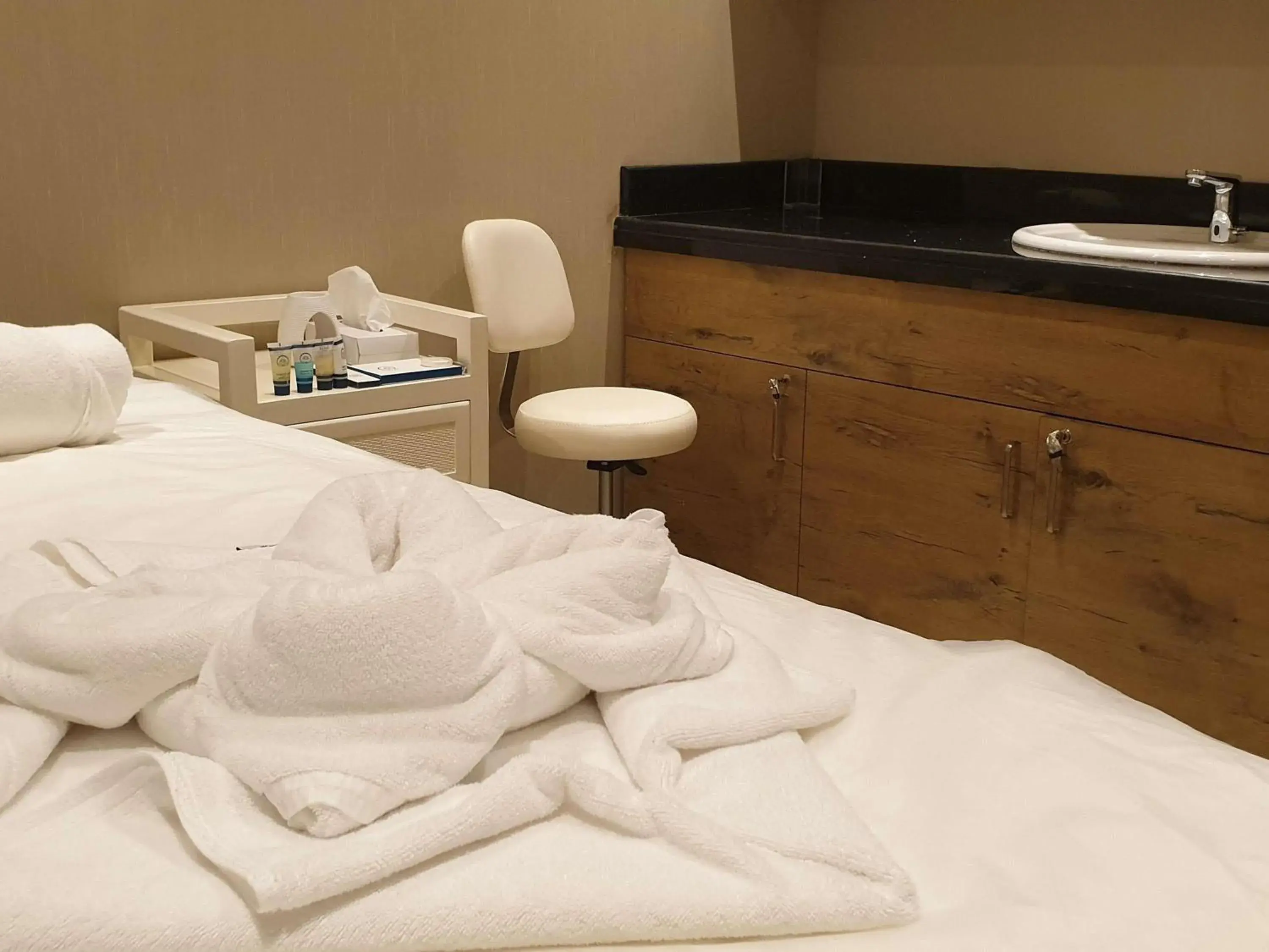 Spa and wellness centre/facilities, Bed in Adagio Aparthotel Jeddah Malik Road Spa and wellness centre/facilities, Bed in Adagio Aparthotel Jeddah Malik Road